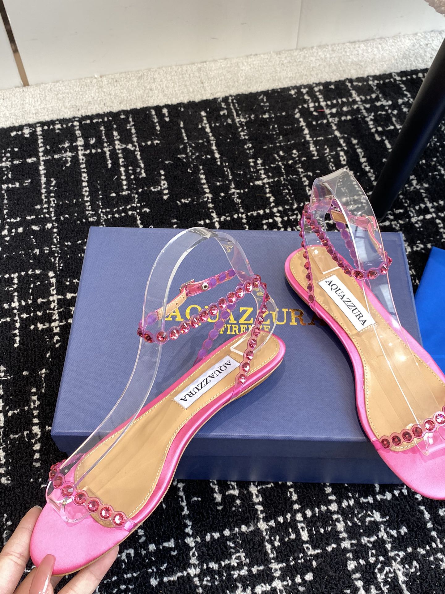 Aquazzura24ss惊艳火爆款菠萝王室贵族的钟爱雍容华贵气质高雅到手如图柜级品质进口真丝璀璨别致水