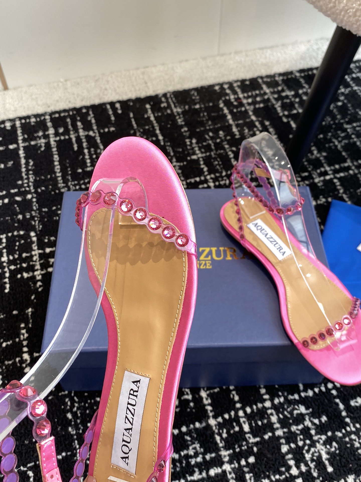 Aquazzura24ss惊艳火爆款菠萝王室贵族的钟爱雍容华贵气质高雅到手如图柜级品质进口真丝璀璨别致水