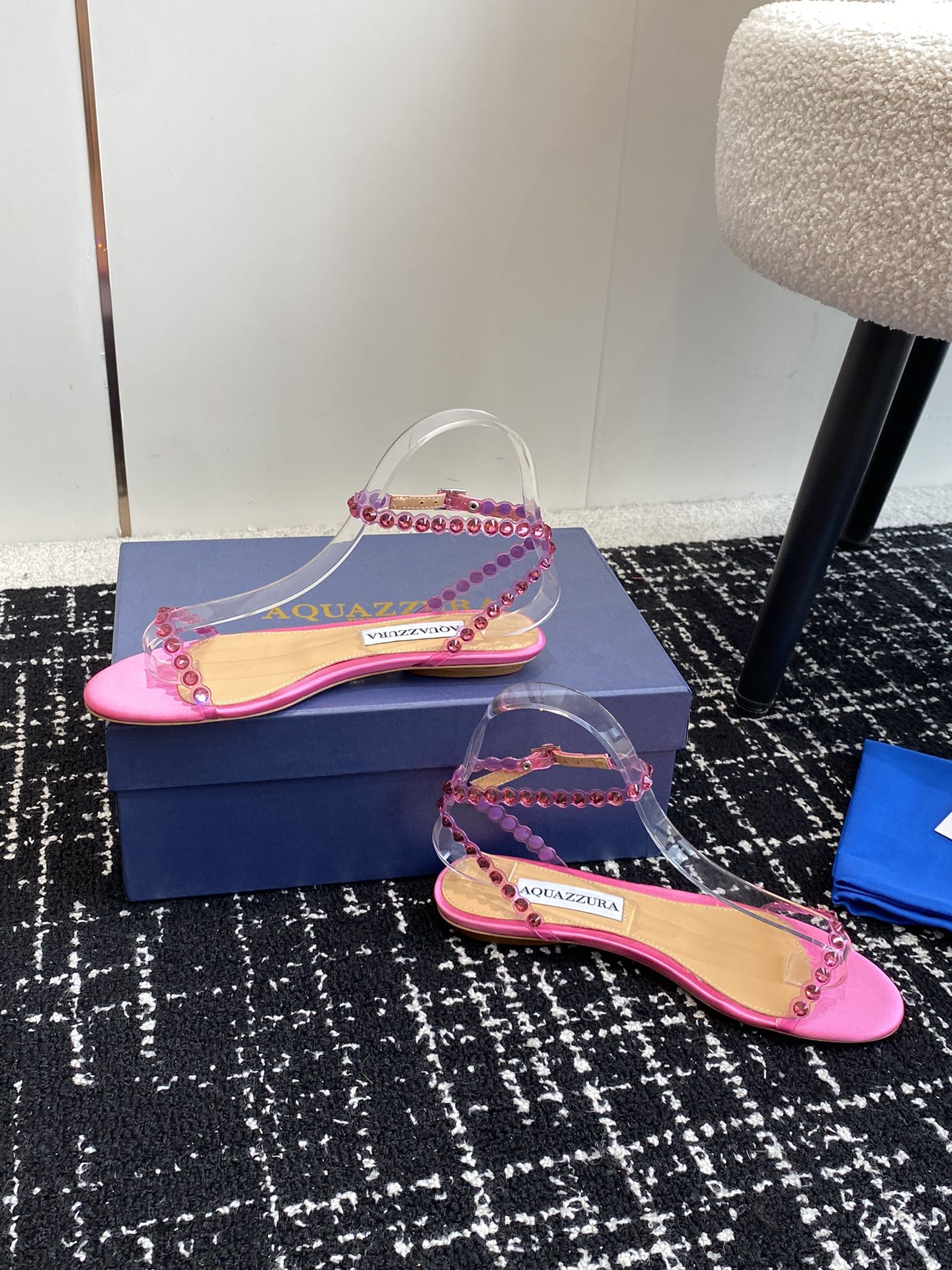 Aquazzura24ss惊艳火爆款菠萝王室贵族的钟爱雍容华贵气质高雅到手如图柜级品质进口真丝璀璨别致水