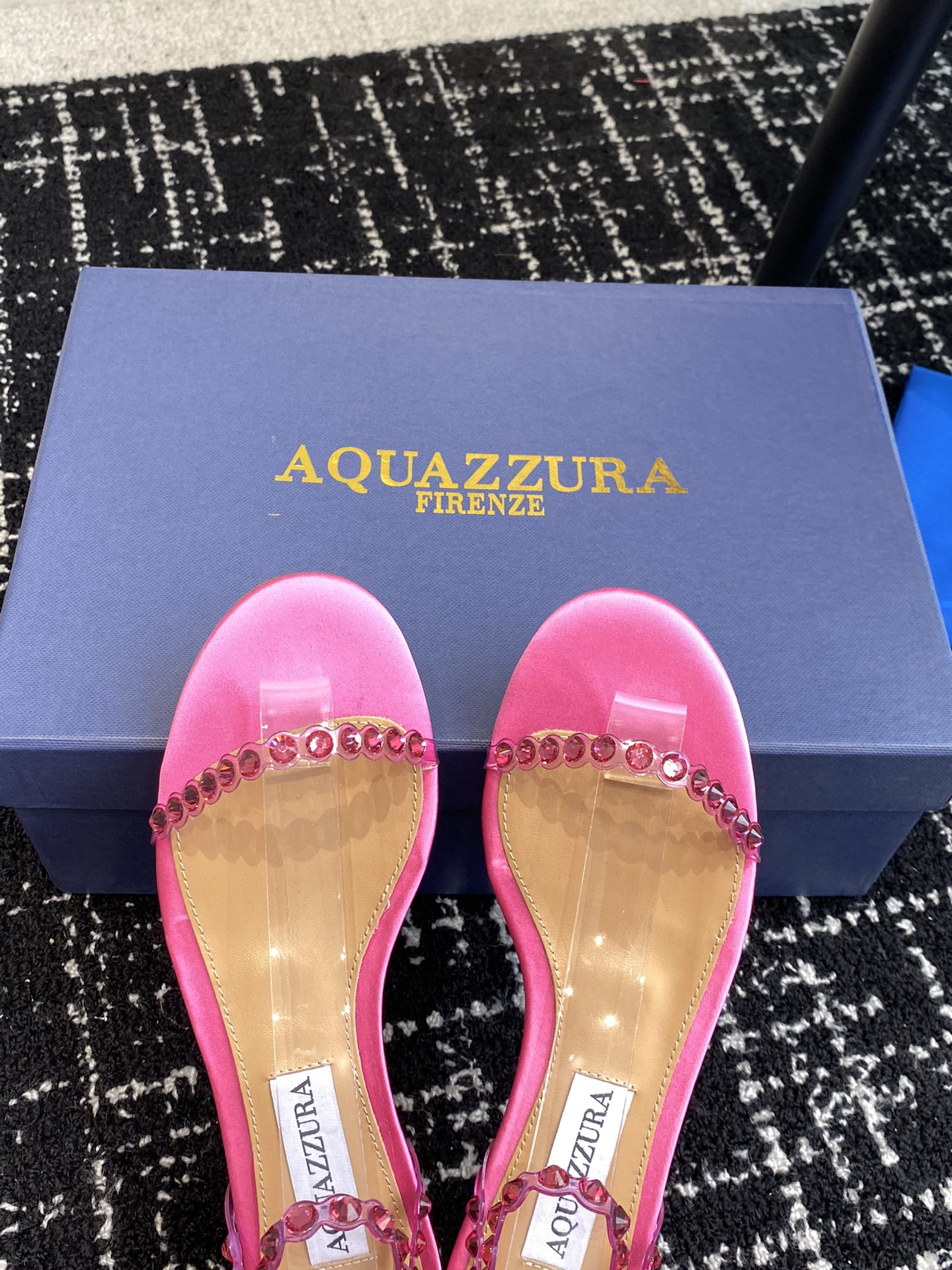 Aquazzura24ss惊艳火爆款菠萝王室贵族的钟爱雍容华贵气质高雅到手如图柜级品质进口真丝璀璨别致水