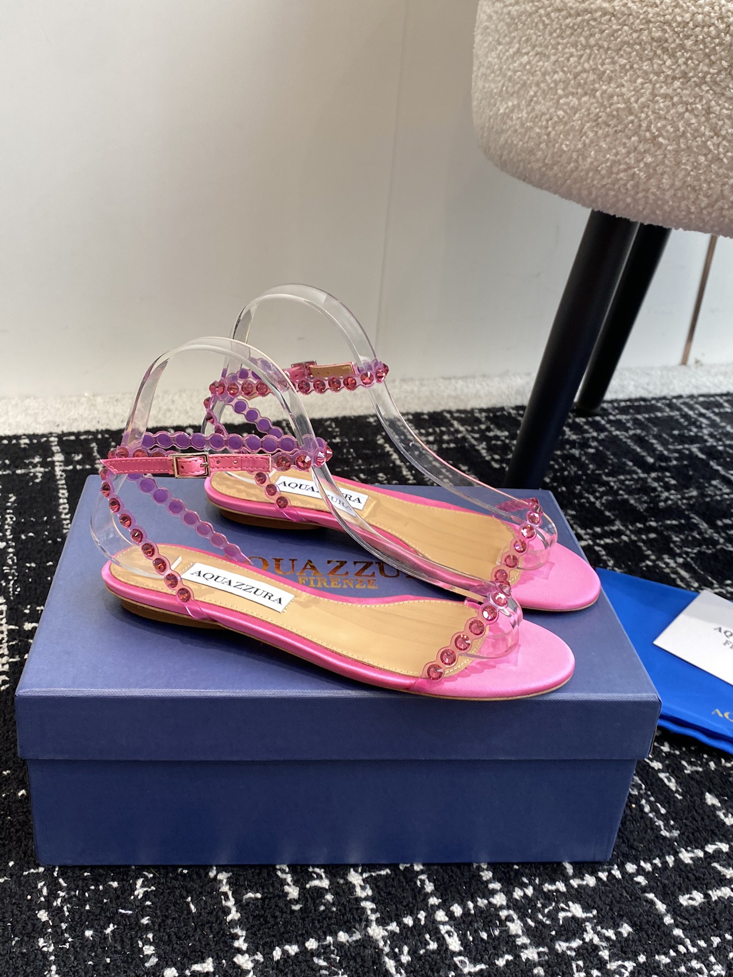 Aquazzura24ss惊艳火爆款菠萝王室贵族的钟爱雍容华贵气质高雅到手如图柜级品质进口真丝璀璨别致水