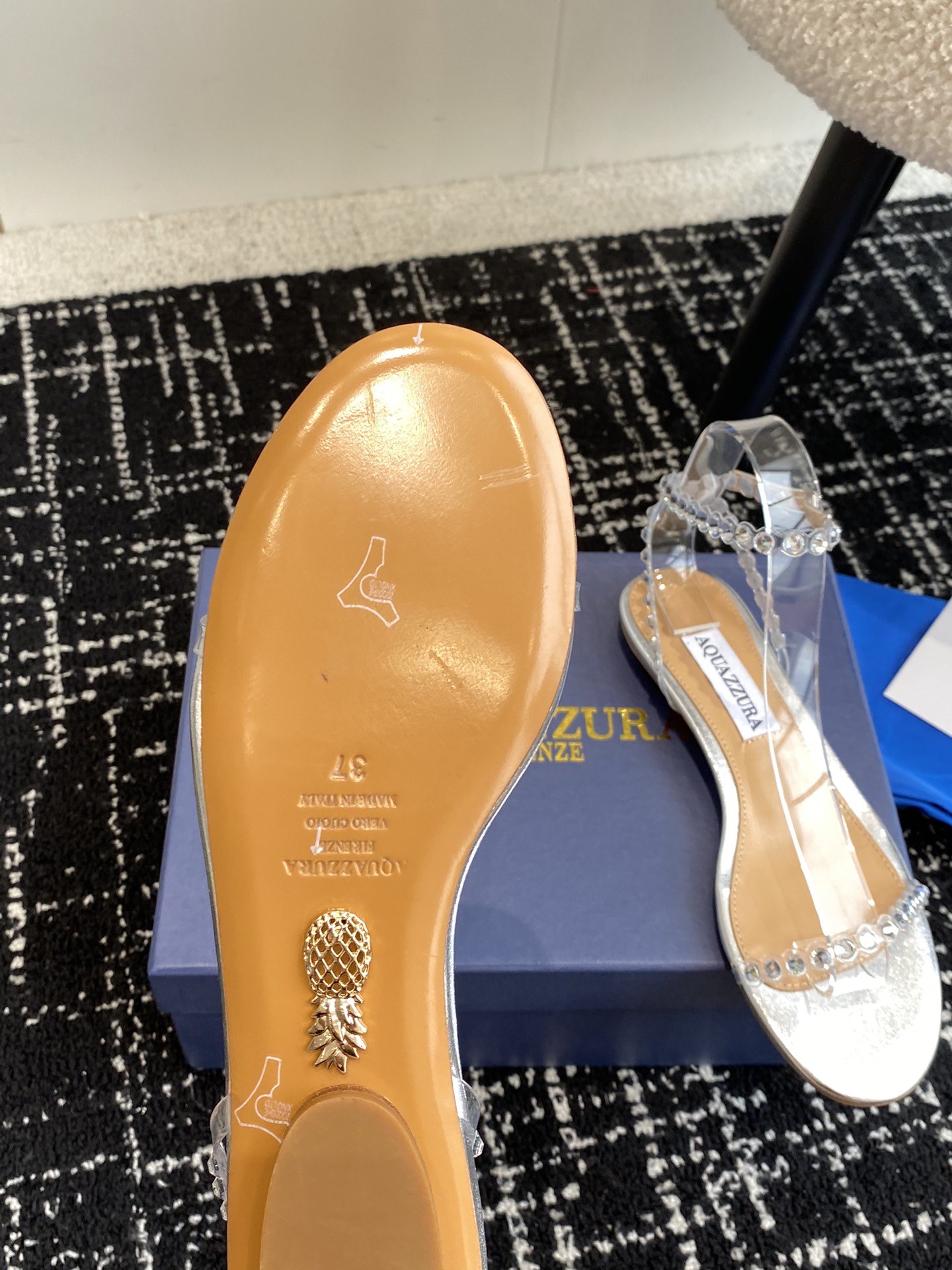 Aquazzura24ss惊艳火爆款菠萝王室贵族的钟爱雍容华贵气质高雅到手如图柜级品质进口真丝璀璨别致水