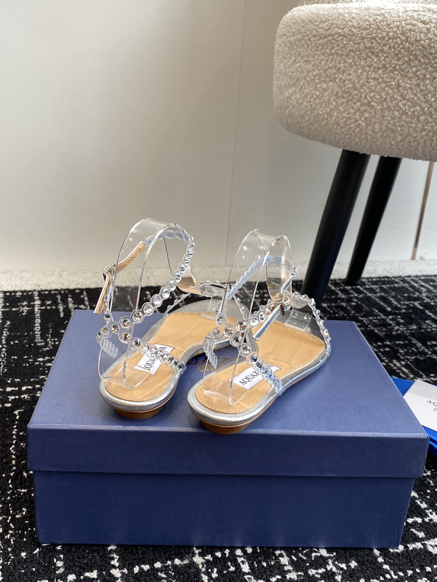 Aquazzura24ss惊艳火爆款菠萝王室贵族的钟爱雍容华贵气质高雅到手如图柜级品质进口真丝璀璨别致水