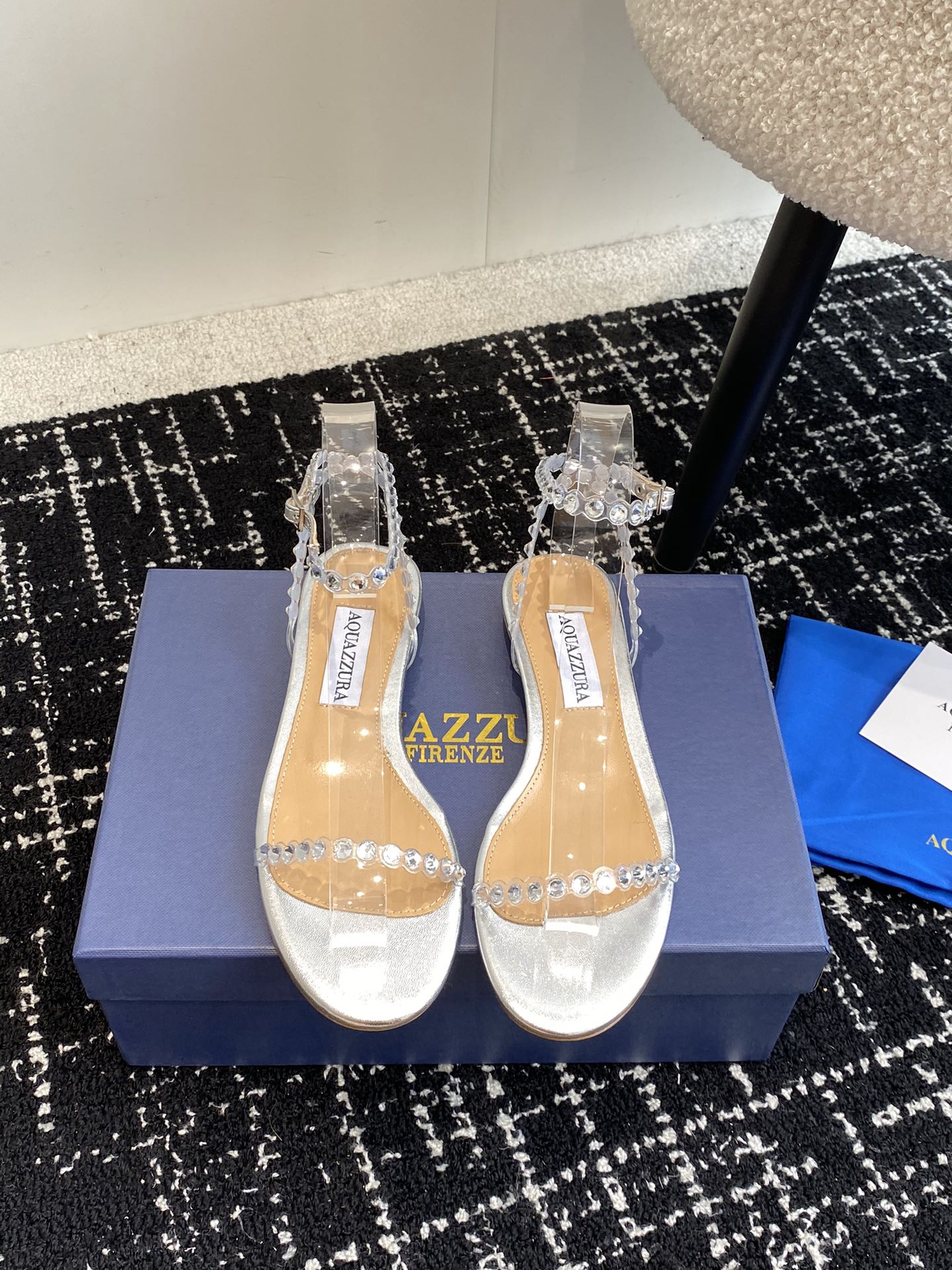 Aquazzura24ss惊艳火爆款菠萝王室贵族的钟爱雍容华贵气质高雅到手如图柜级品质进口真丝璀璨别致水