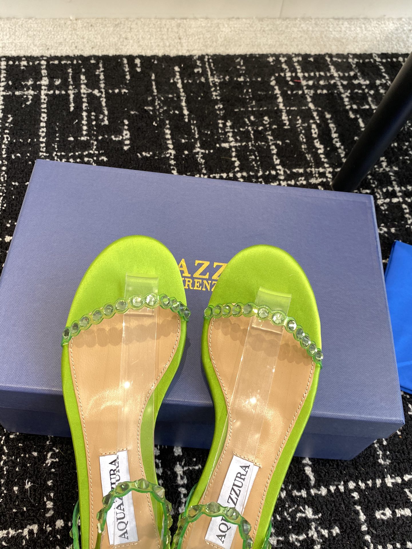 Aquazzura24ss惊艳火爆款菠萝王室贵族的钟爱雍容华贵气质高雅到手如图柜级品质进口真丝璀璨别致水