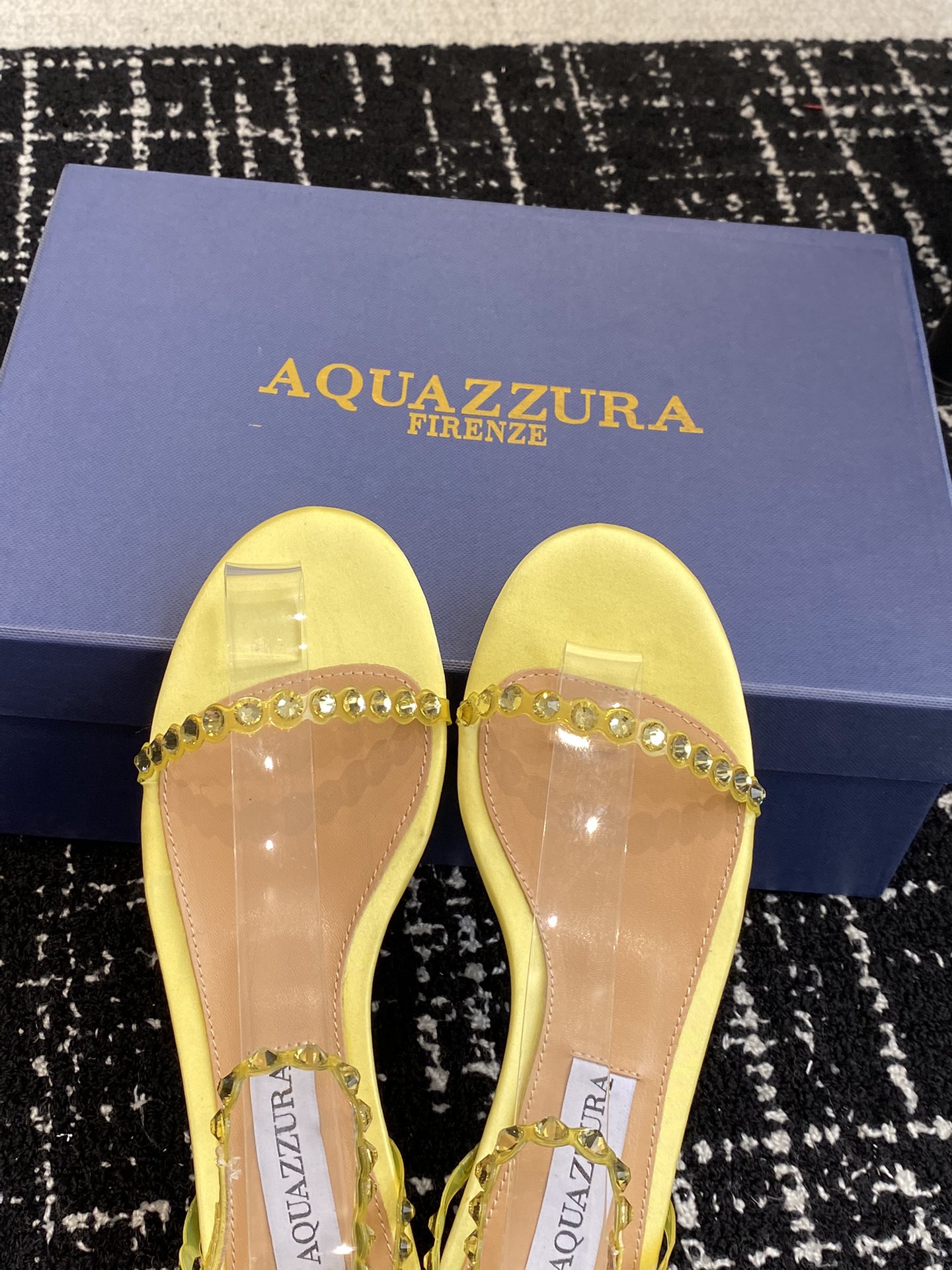 Aquazzura24ss惊艳火爆款菠萝王室贵族的钟爱雍容华贵气质高雅到手如图柜级品质进口真丝璀璨别致水