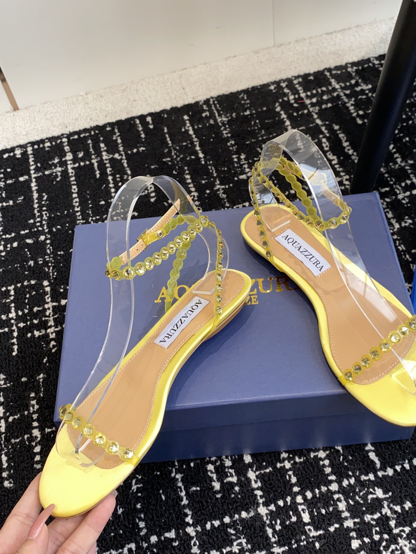 Aquazzura24ss惊艳火爆款菠萝王室贵族的钟爱雍容华贵气质高雅到手如图柜级品质进口真丝璀璨别致水