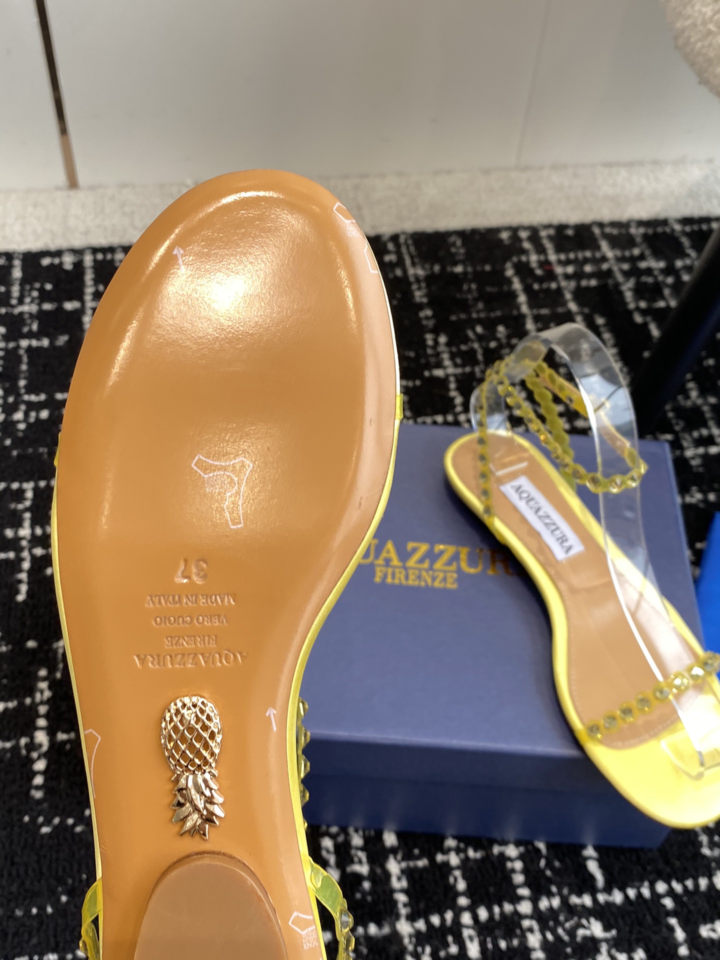 Aquazzura24ss惊艳火爆款菠萝王室贵族的钟爱雍容华贵气质高雅到手如图柜级品质进口真丝璀璨别致水