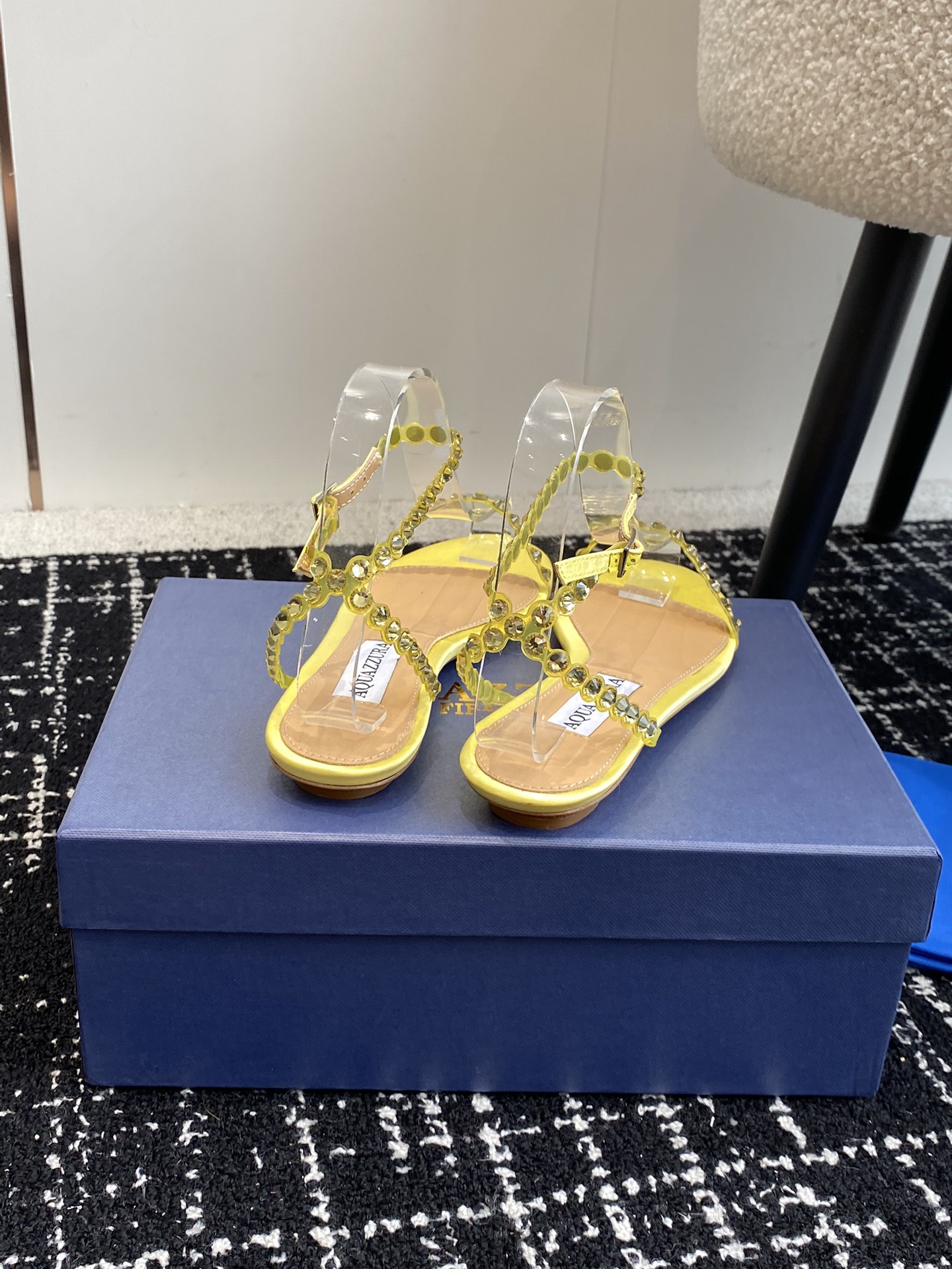 Aquazzura24ss惊艳火爆款菠萝王室贵族的钟爱雍容华贵气质高雅到手如图柜级品质进口真丝璀璨别致水