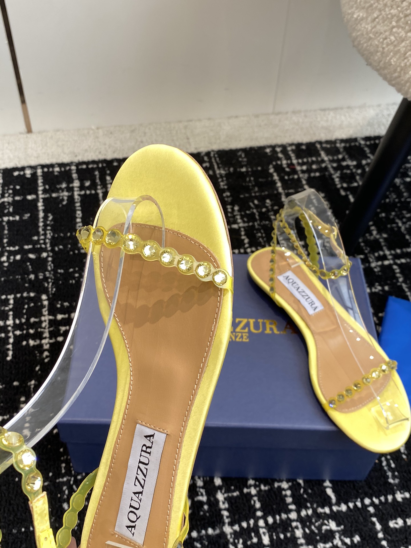 Aquazzura24ss惊艳火爆款菠萝王室贵族的钟爱雍容华贵气质高雅到手如图柜级品质进口真丝璀璨别致水