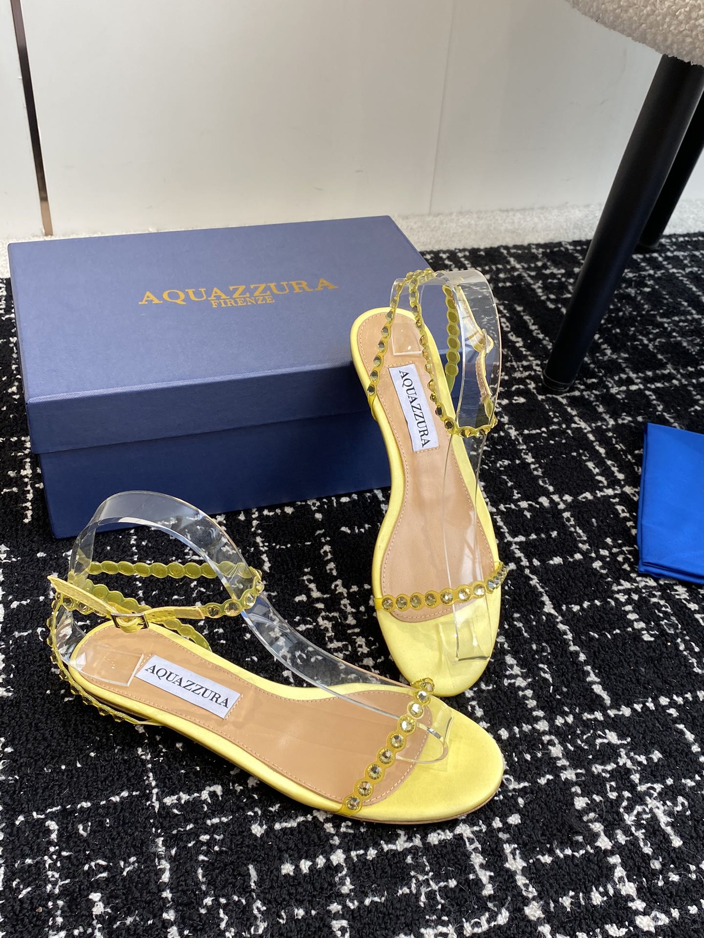 Aquazzura24ss惊艳火爆款菠萝王室贵族的钟爱雍容华贵气质高雅到手如图柜级品质进口真丝璀璨别致水