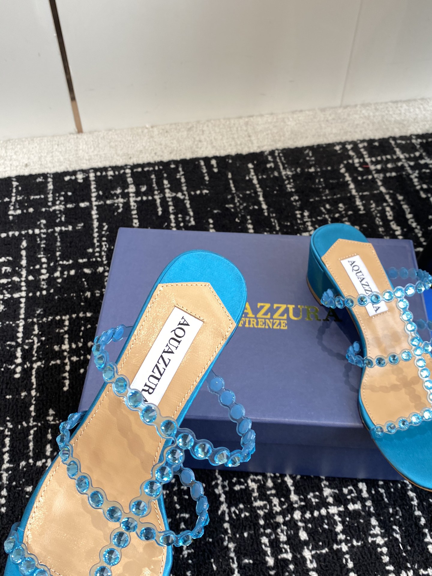 Aquazzura24ss惊艳火爆款菠萝王室贵族的钟爱雍容华贵气质高雅到手如图柜级品质进口真丝璀璨别致水