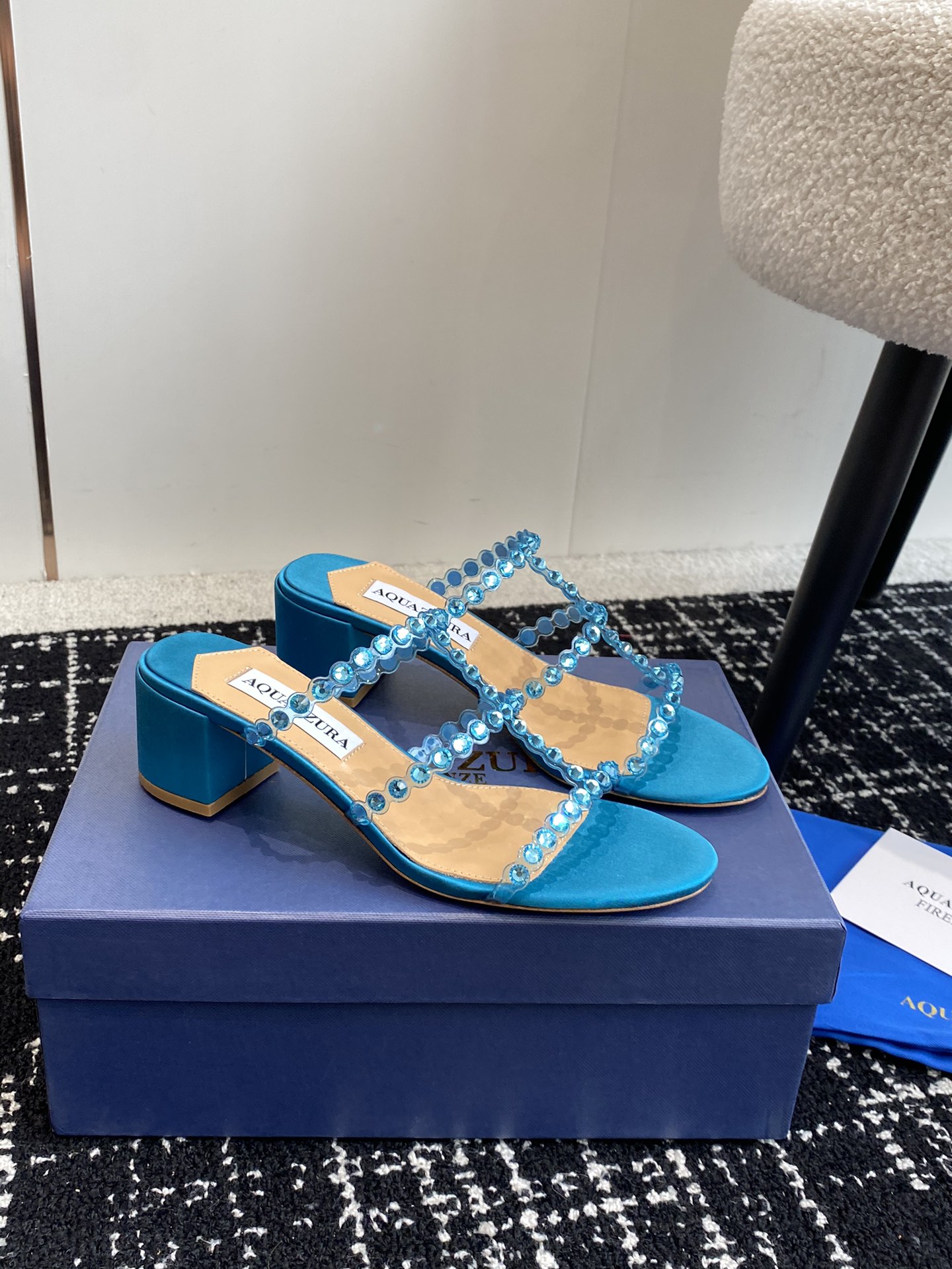 Aquazzura24ss惊艳火爆款菠萝王室贵族的钟爱雍容华贵气质高雅到手如图柜级品质进口真丝璀璨别致水