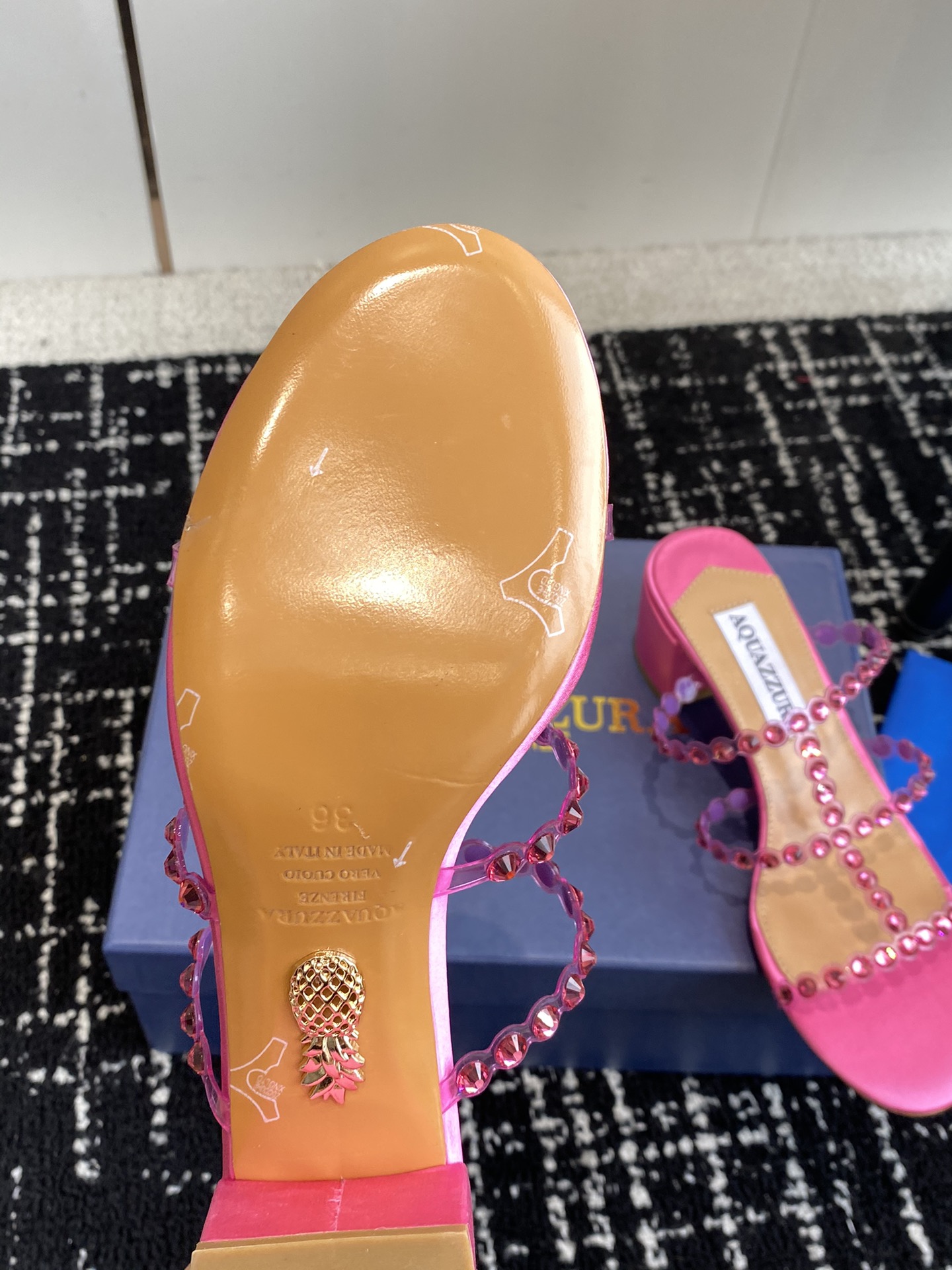 Aquazzura24ss惊艳火爆款菠萝王室贵族的钟爱雍容华贵气质高雅到手如图柜级品质进口真丝璀璨别致水