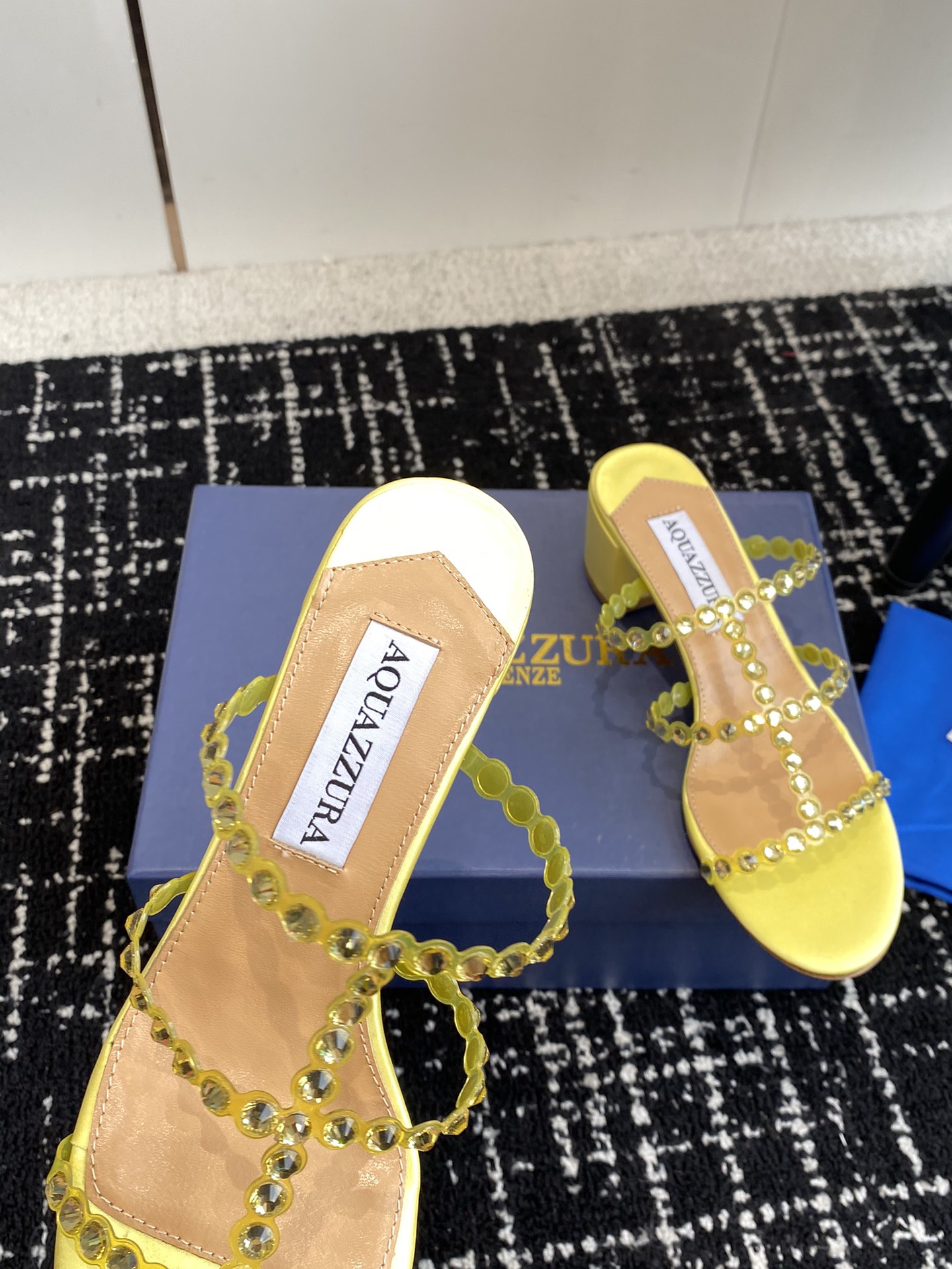 Aquazzura24ss惊艳火爆款菠萝王室贵族的钟爱雍容华贵气质高雅到手如图柜级品质进口真丝璀璨别致水