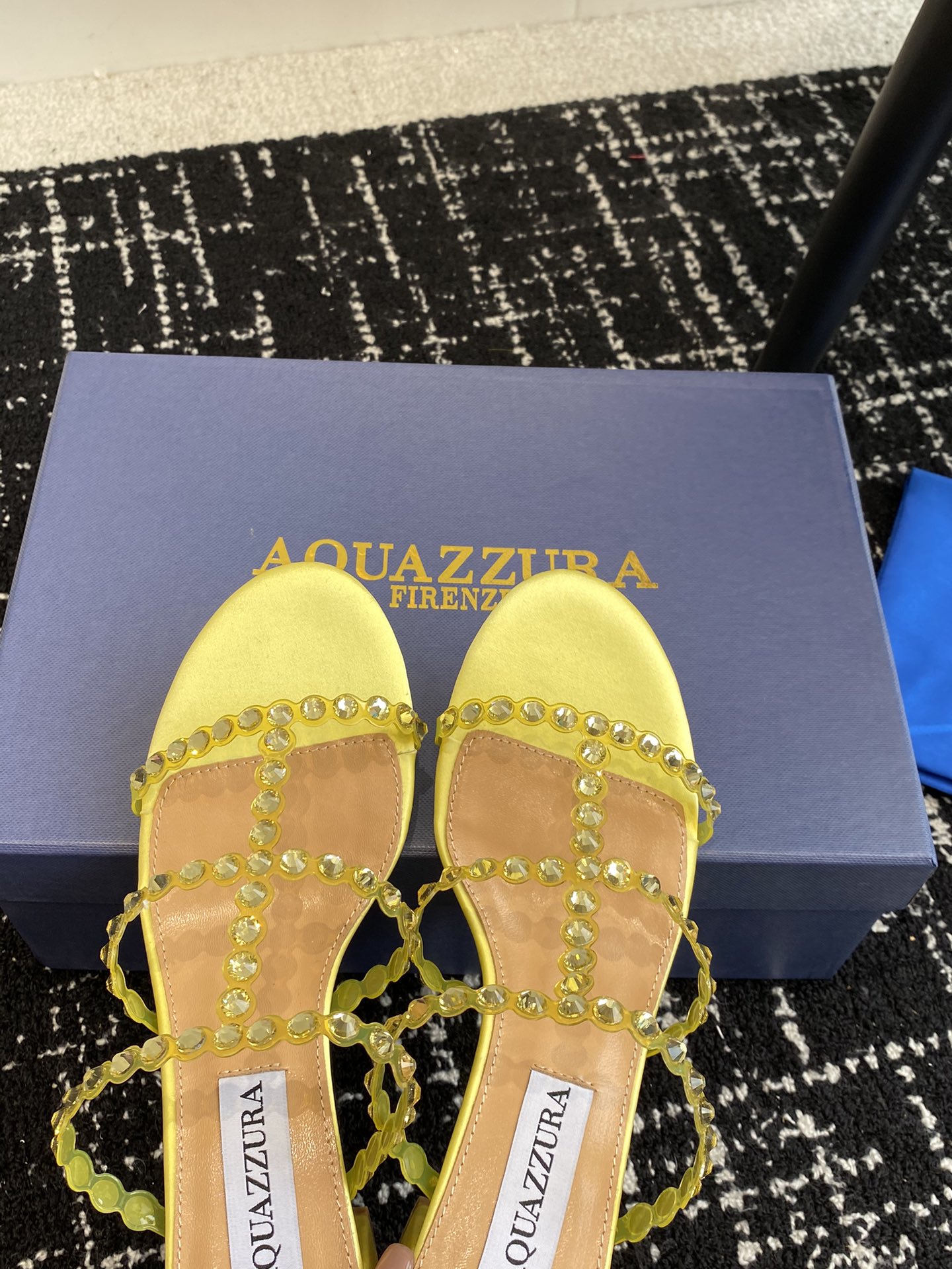 Aquazzura24ss惊艳火爆款菠萝王室贵族的钟爱雍容华贵气质高雅到手如图柜级品质进口真丝璀璨别致水