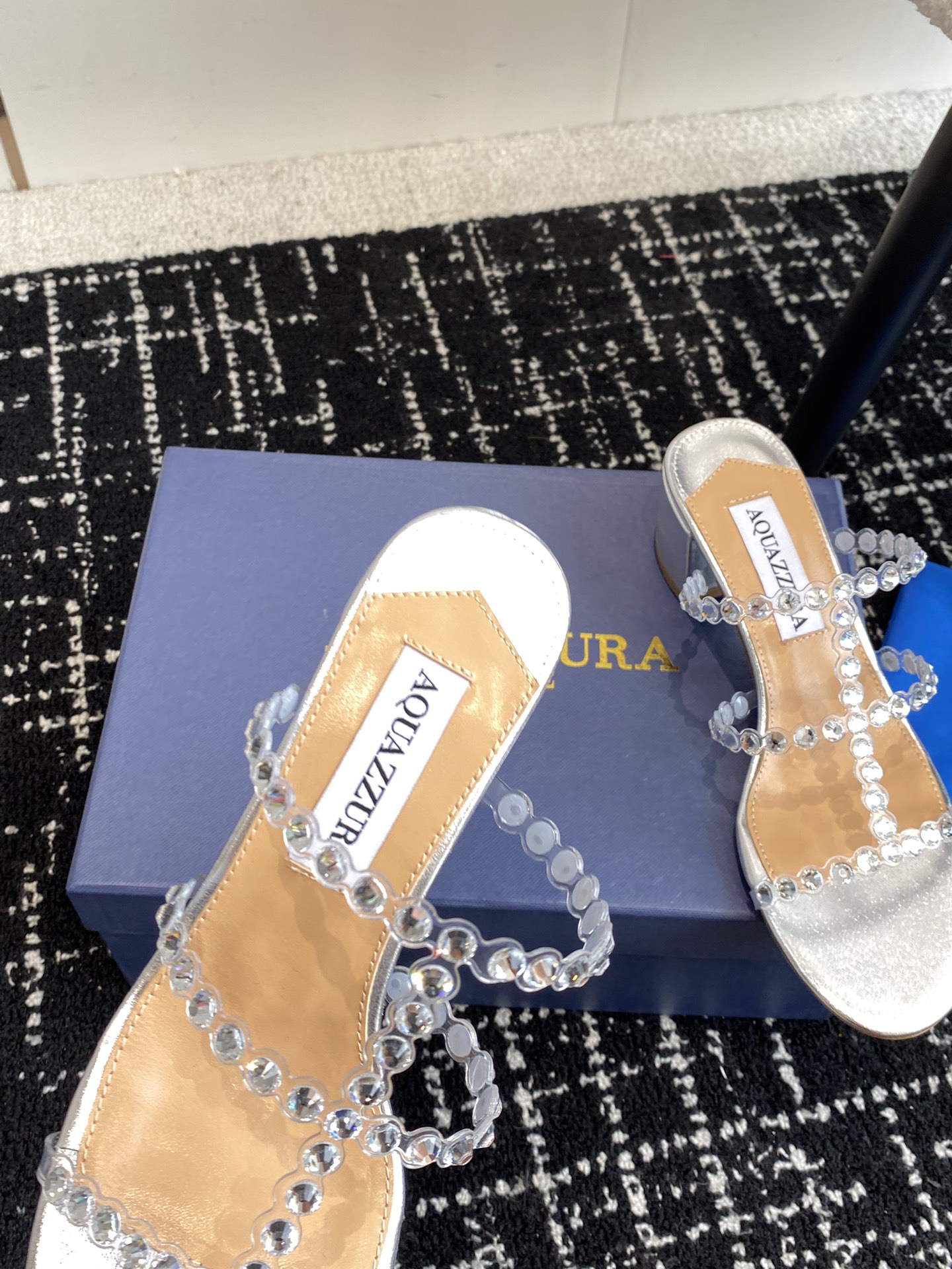 Aquazzura24ss惊艳火爆款菠萝王室贵族的钟爱雍容华贵气质高雅到手如图柜级品质进口真丝璀璨别致水