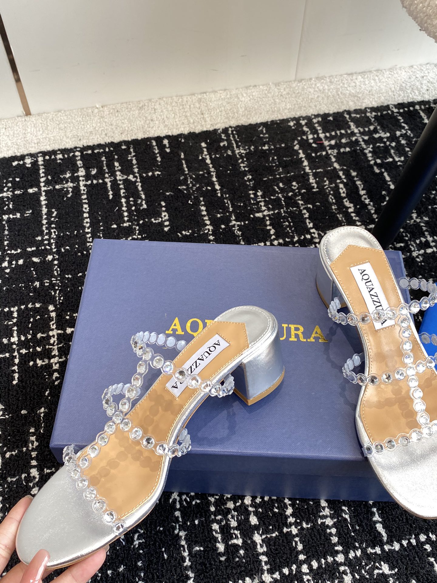 Aquazzura24ss惊艳火爆款菠萝王室贵族的钟爱雍容华贵气质高雅到手如图柜级品质进口真丝璀璨别致水