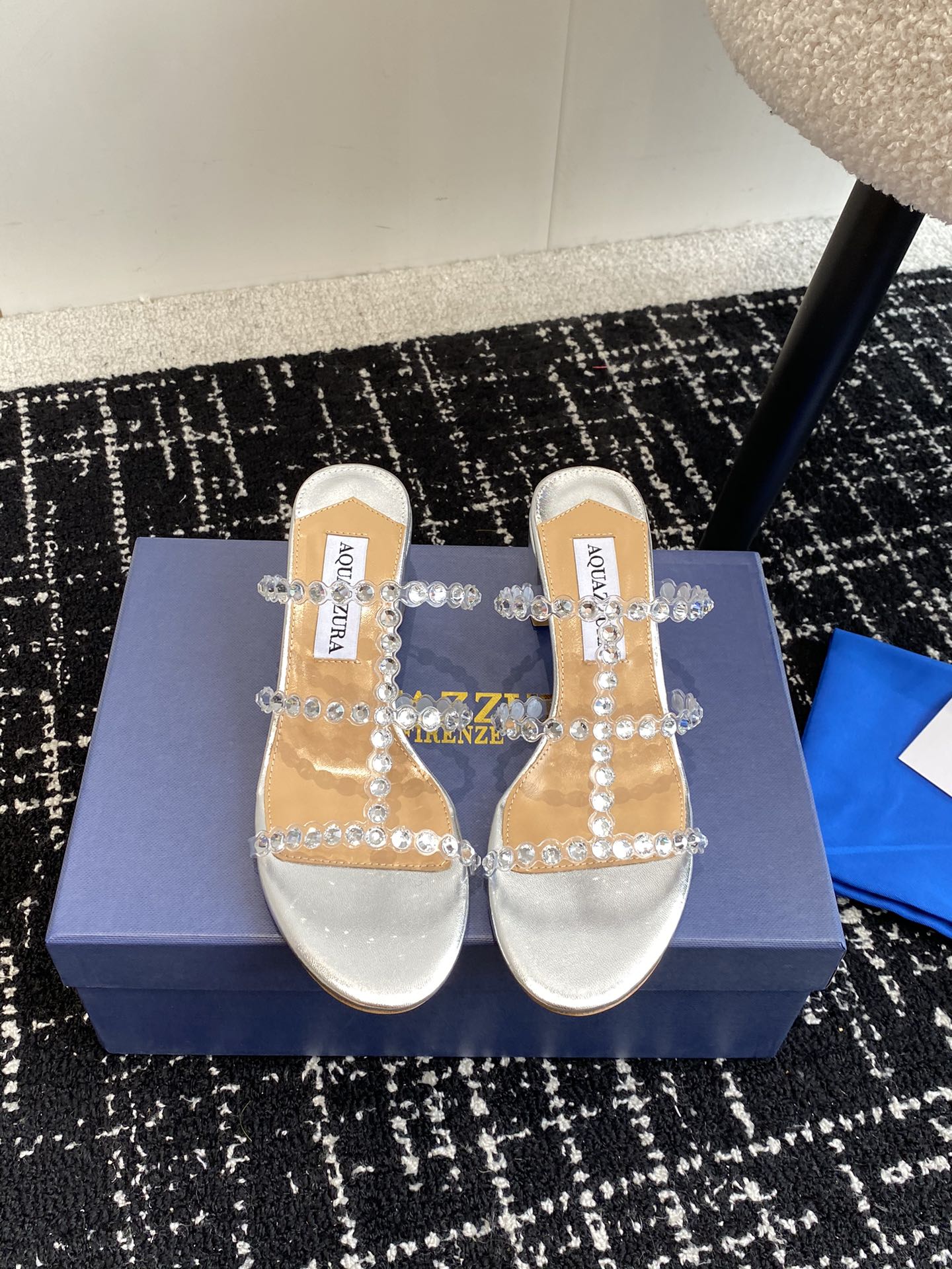 Aquazzura24ss惊艳火爆款菠萝王室贵族的钟爱雍容华贵气质高雅到手如图柜级品质进口真丝璀璨别致水