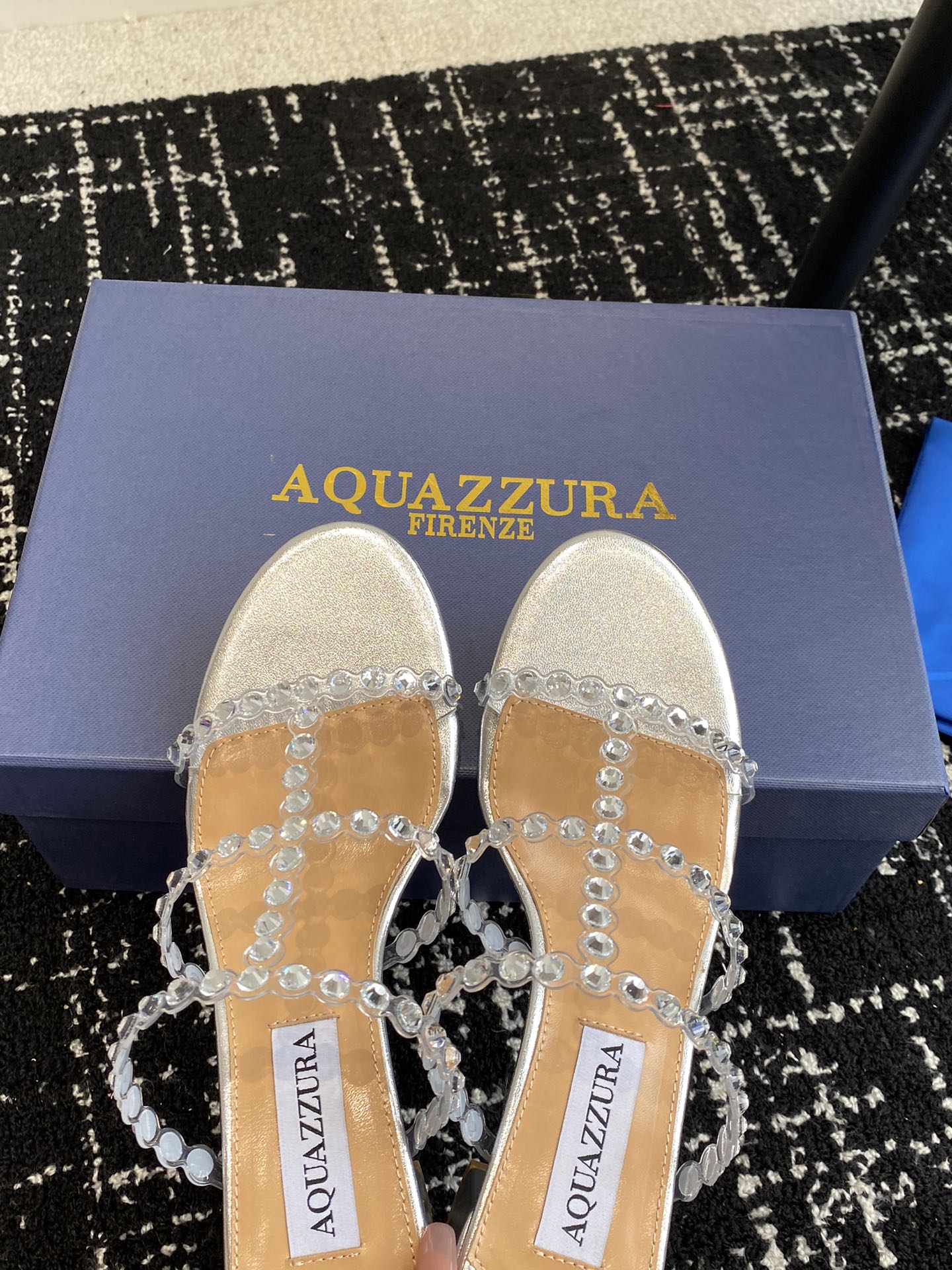 Aquazzura24ss惊艳火爆款菠萝王室贵族的钟爱雍容华贵气质高雅到手如图柜级品质进口真丝璀璨别致水