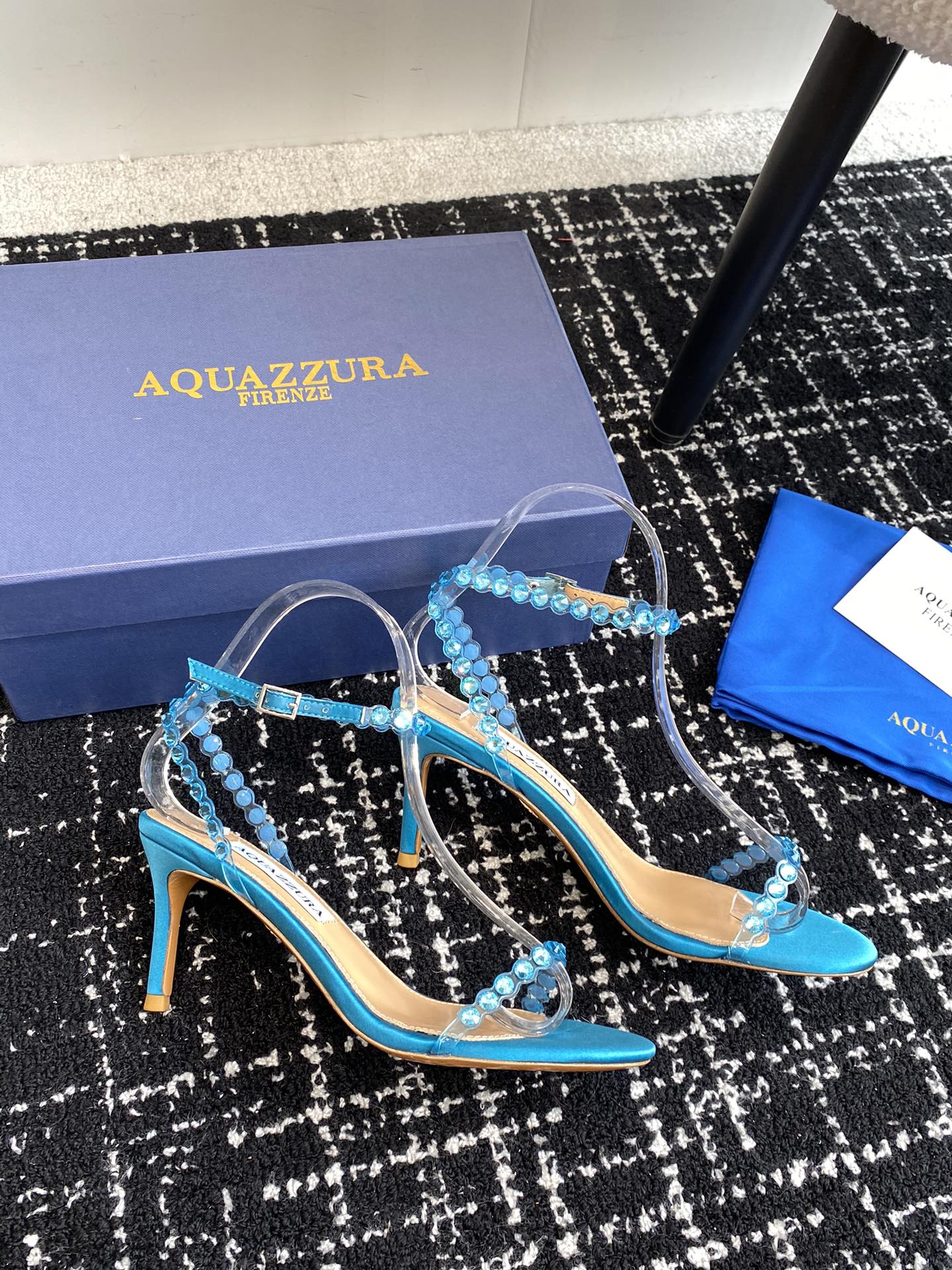 Aquazzura24ss惊艳火爆款菠萝王室贵族的钟爱雍容华贵气质高雅到手如图柜级品质进口真丝璀璨别致水