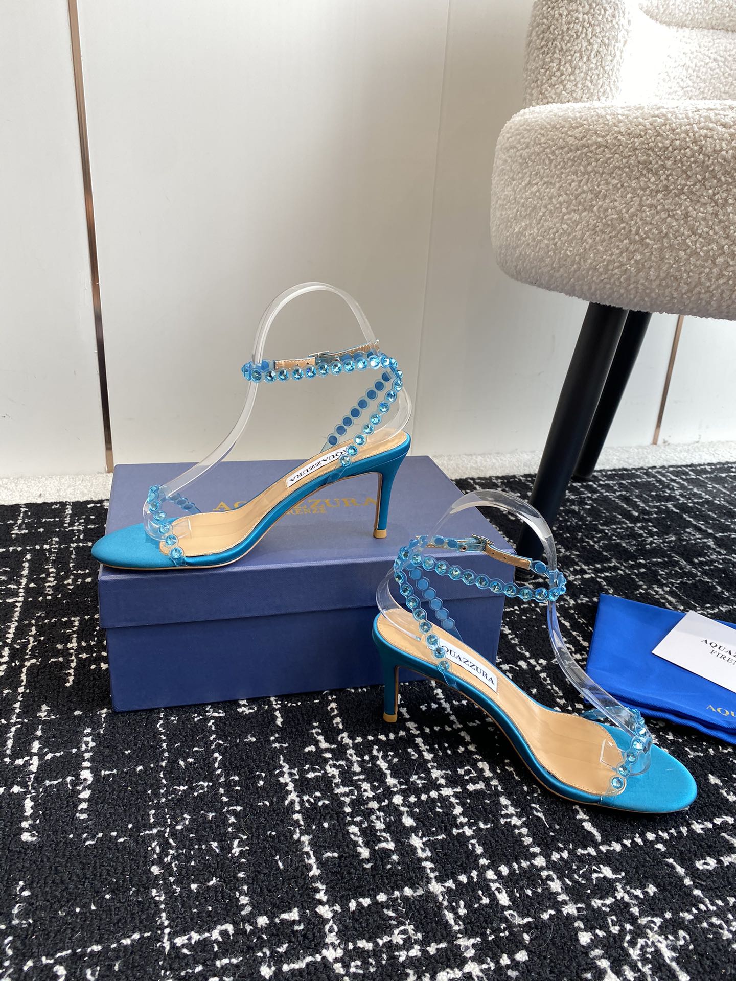 Aquazzura24ss惊艳火爆款菠萝王室贵族的钟爱雍容华贵气质高雅到手如图柜级品质进口真丝璀璨别致水