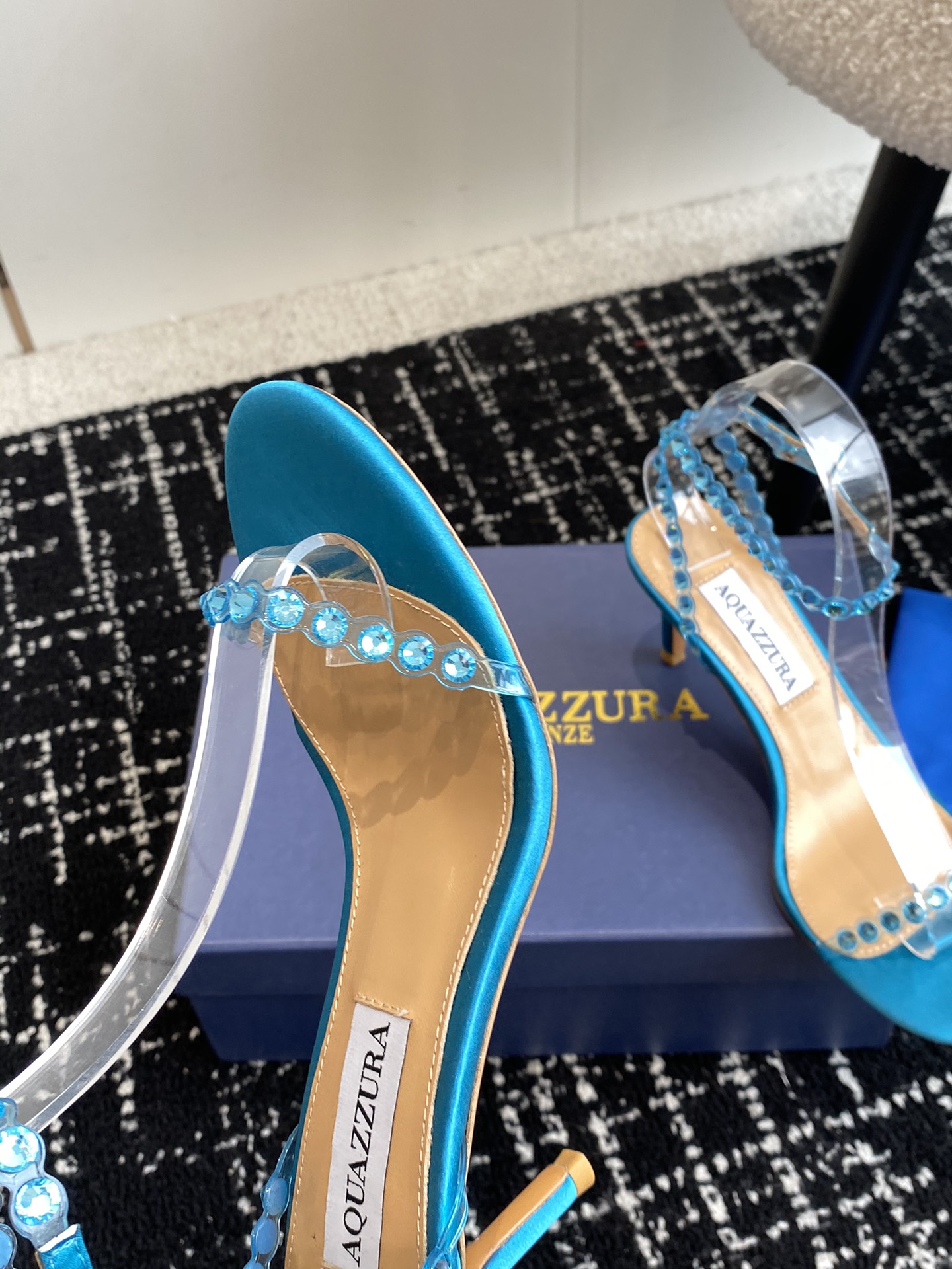 Aquazzura24ss惊艳火爆款菠萝王室贵族的钟爱雍容华贵气质高雅到手如图柜级品质进口真丝璀璨别致水