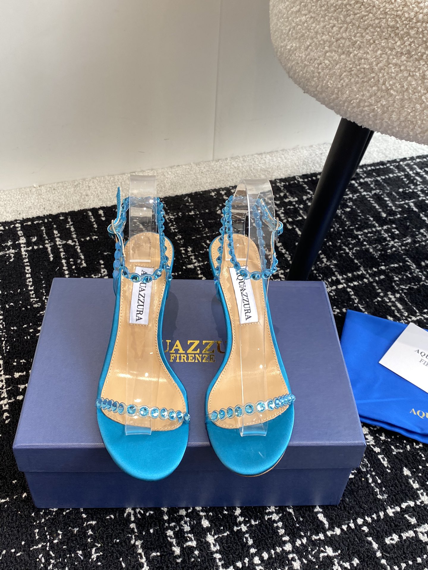 Aquazzura24ss惊艳火爆款菠萝王室贵族的钟爱雍容华贵气质高雅到手如图柜级品质进口真丝璀璨别致水