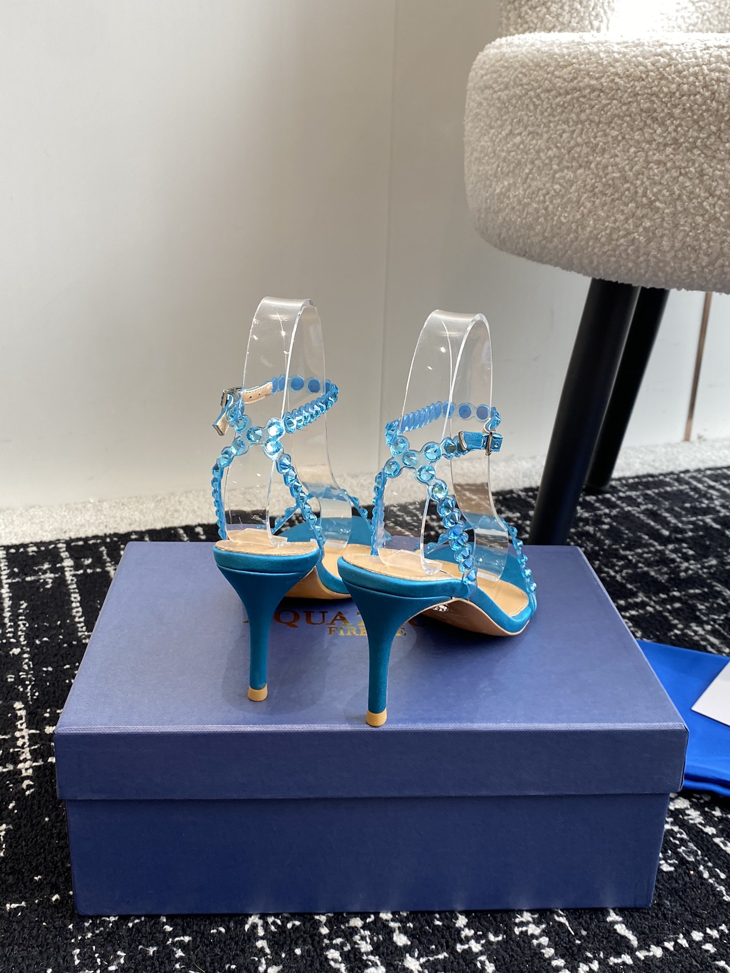 Aquazzura24ss惊艳火爆款菠萝王室贵族的钟爱雍容华贵气质高雅到手如图柜级品质进口真丝璀璨别致水