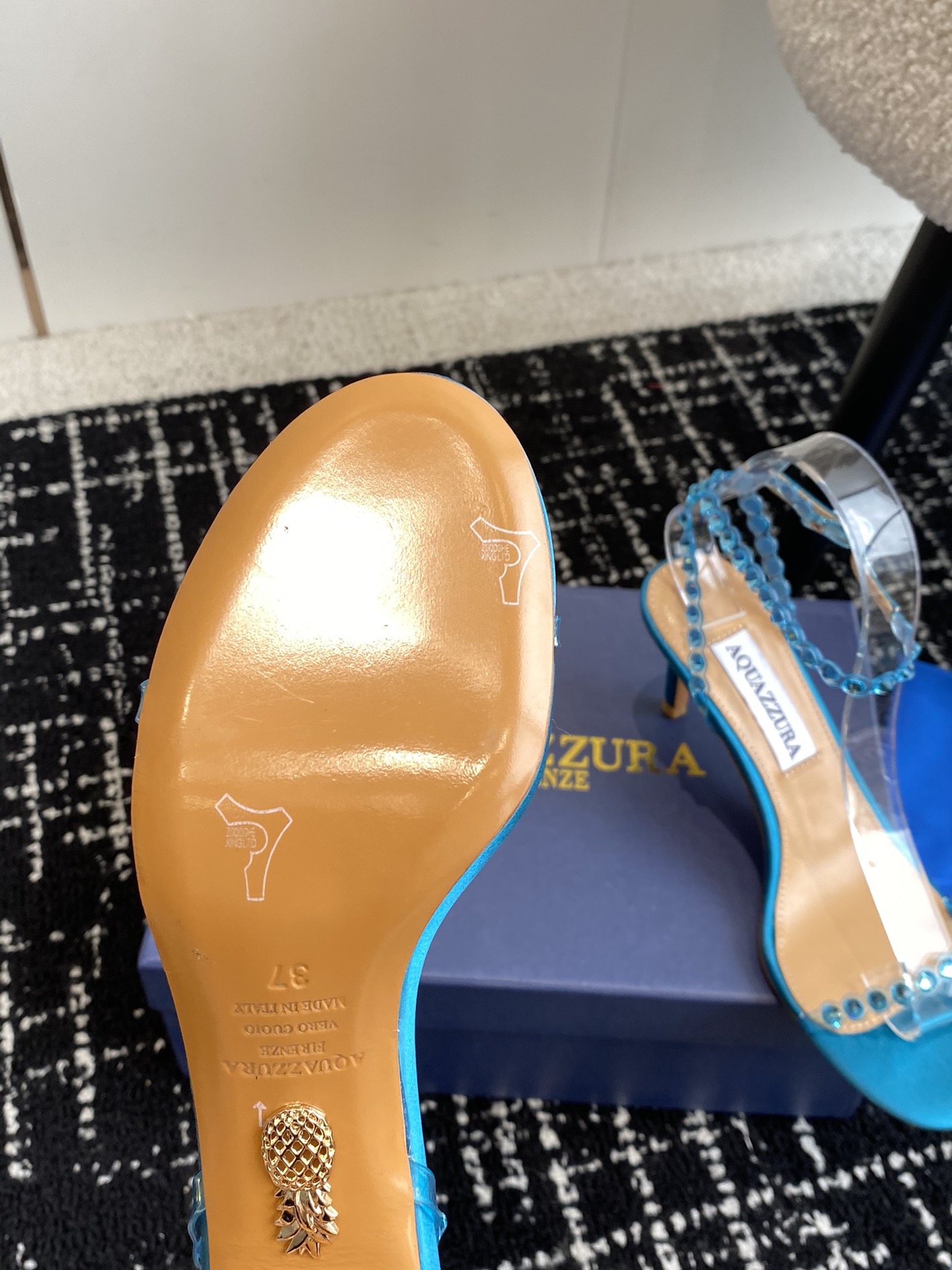 Aquazzura24ss惊艳火爆款菠萝王室贵族的钟爱雍容华贵气质高雅到手如图柜级品质进口真丝璀璨别致水