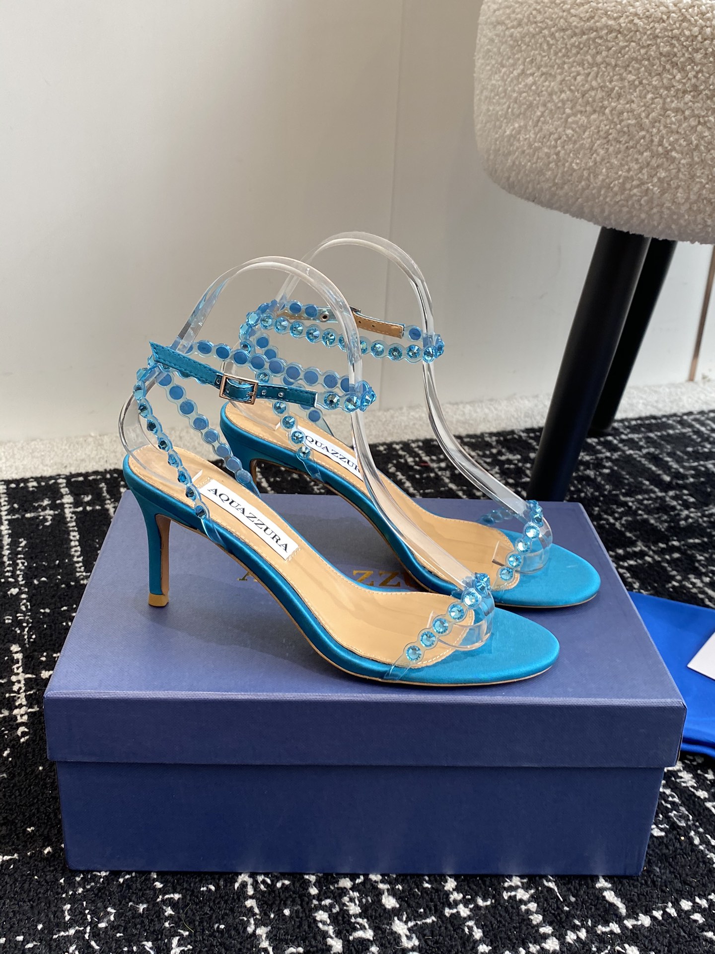 Aquazzura24ss惊艳火爆款菠萝王室贵族的钟爱雍容华贵气质高雅到手如图柜级品质进口真丝璀璨别致水