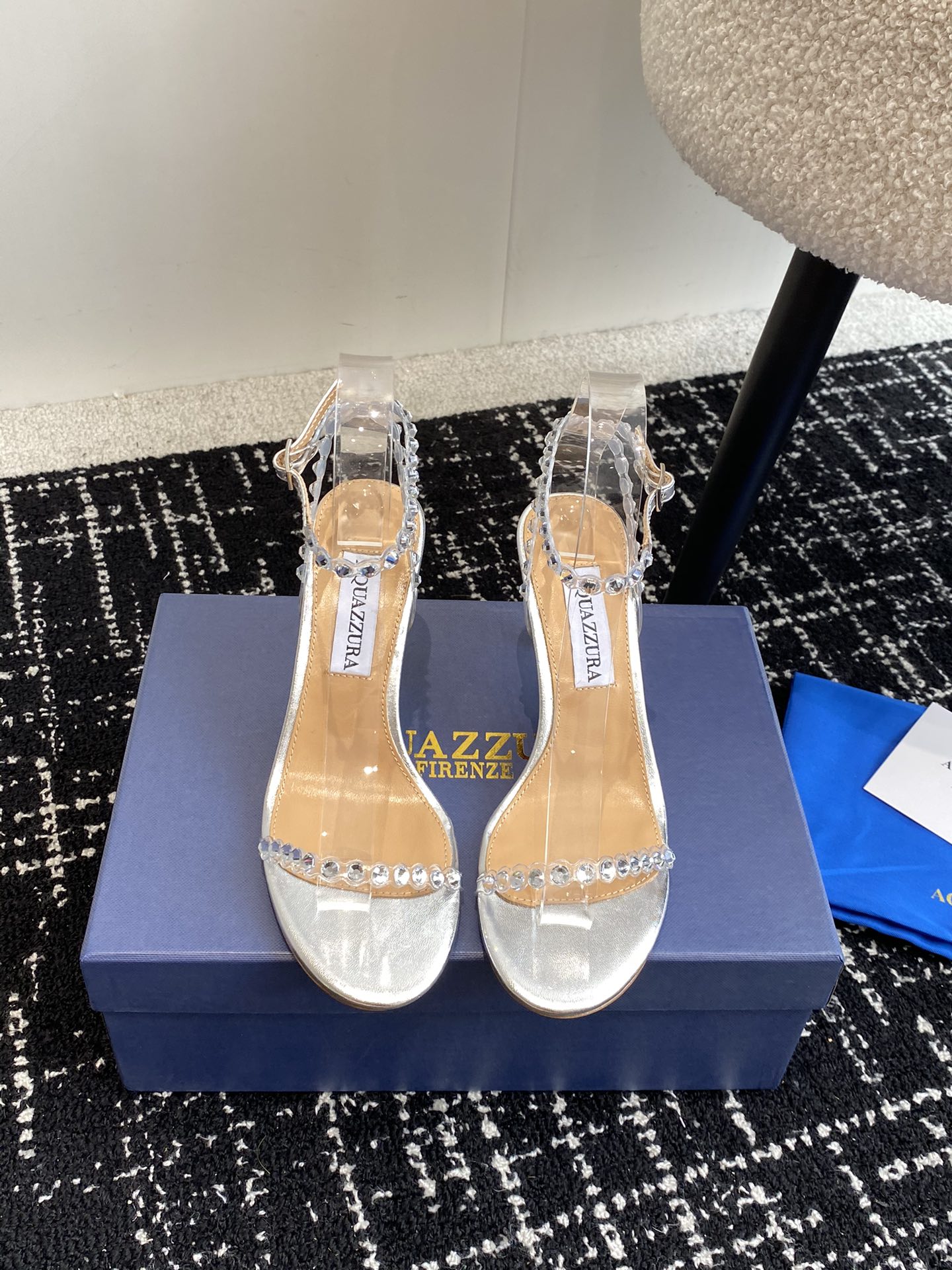 Aquazzura24ss惊艳火爆款菠萝王室贵族的钟爱雍容华贵气质高雅到手如图柜级品质进口真丝璀璨别致水