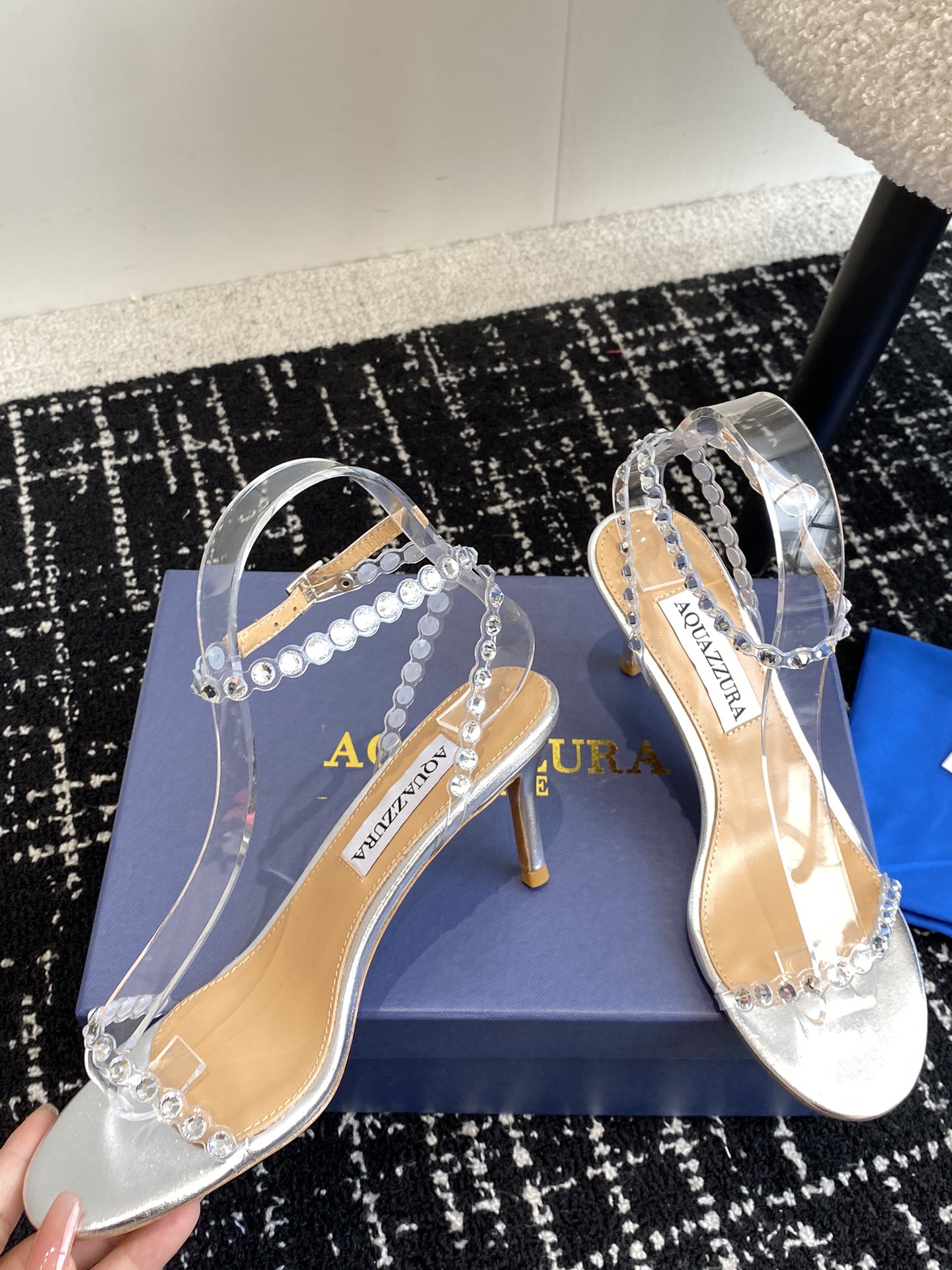 Aquazzura24ss惊艳火爆款菠萝王室贵族的钟爱雍容华贵气质高雅到手如图柜级品质进口真丝璀璨别致水