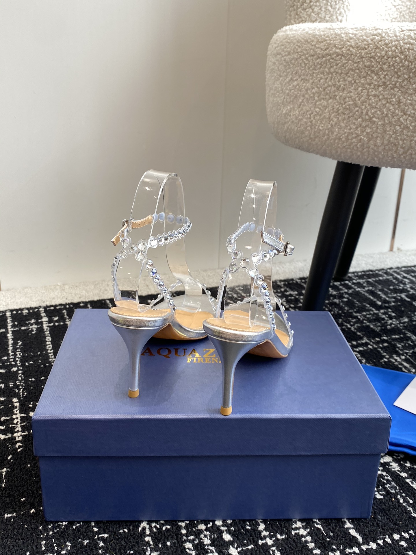 Aquazzura24ss惊艳火爆款菠萝王室贵族的钟爱雍容华贵气质高雅到手如图柜级品质进口真丝璀璨别致水