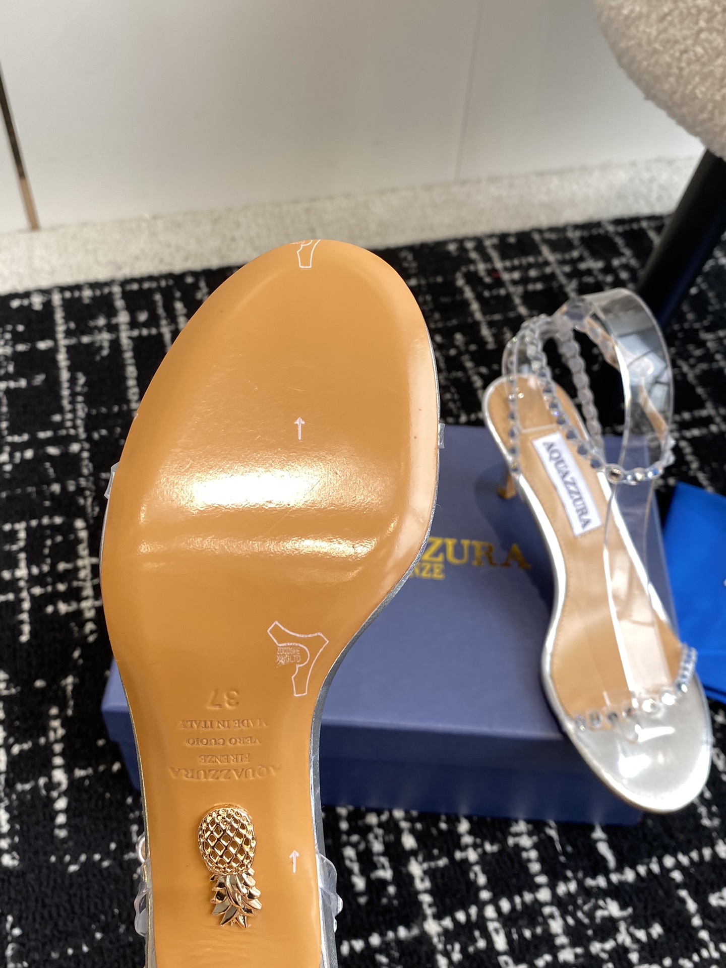 Aquazzura24ss惊艳火爆款菠萝王室贵族的钟爱雍容华贵气质高雅到手如图柜级品质进口真丝璀璨别致水