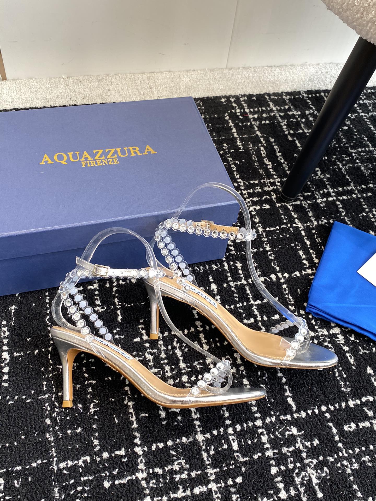 Aquazzura24ss惊艳火爆款菠萝王室贵族的钟爱雍容华贵气质高雅到手如图柜级品质进口真丝璀璨别致水