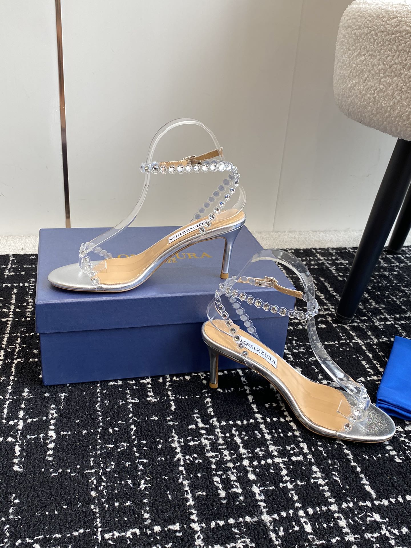 Aquazzura24ss惊艳火爆款菠萝王室贵族的钟爱雍容华贵气质高雅到手如图柜级品质进口真丝璀璨别致水