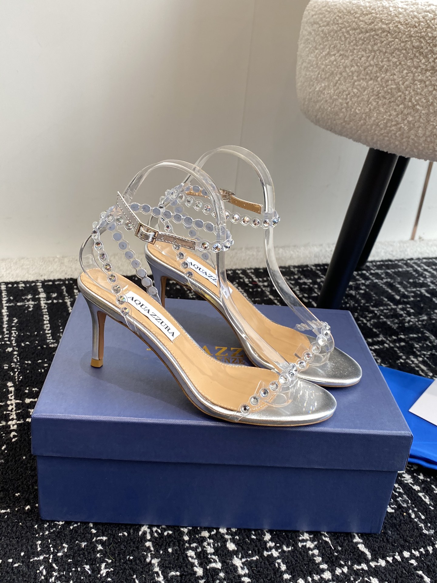 Aquazzura24ss惊艳火爆款菠萝王室贵族的钟爱雍容华贵气质高雅到手如图柜级品质进口真丝璀璨别致水