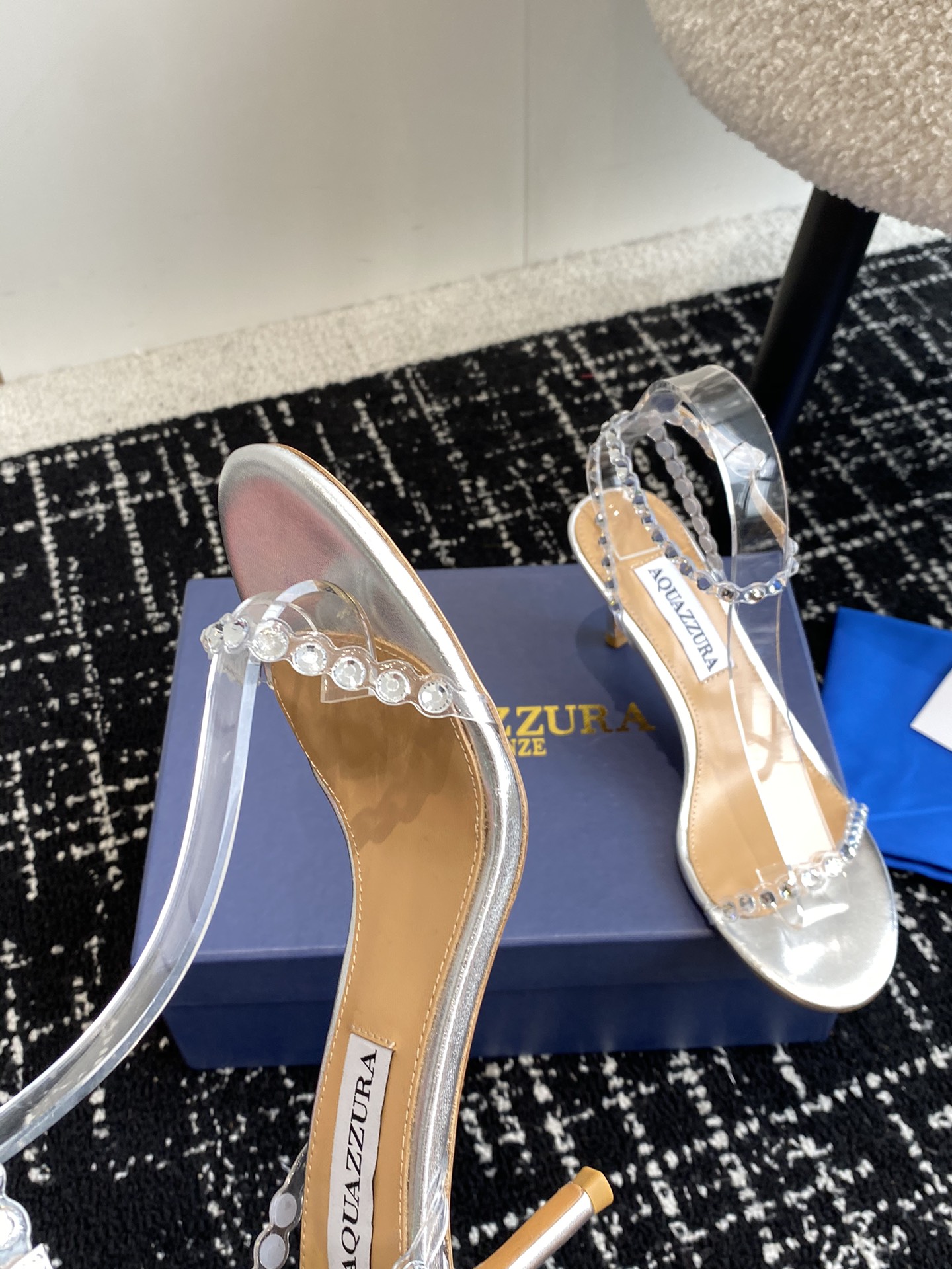 Aquazzura24ss惊艳火爆款菠萝王室贵族的钟爱雍容华贵气质高雅到手如图柜级品质进口真丝璀璨别致水