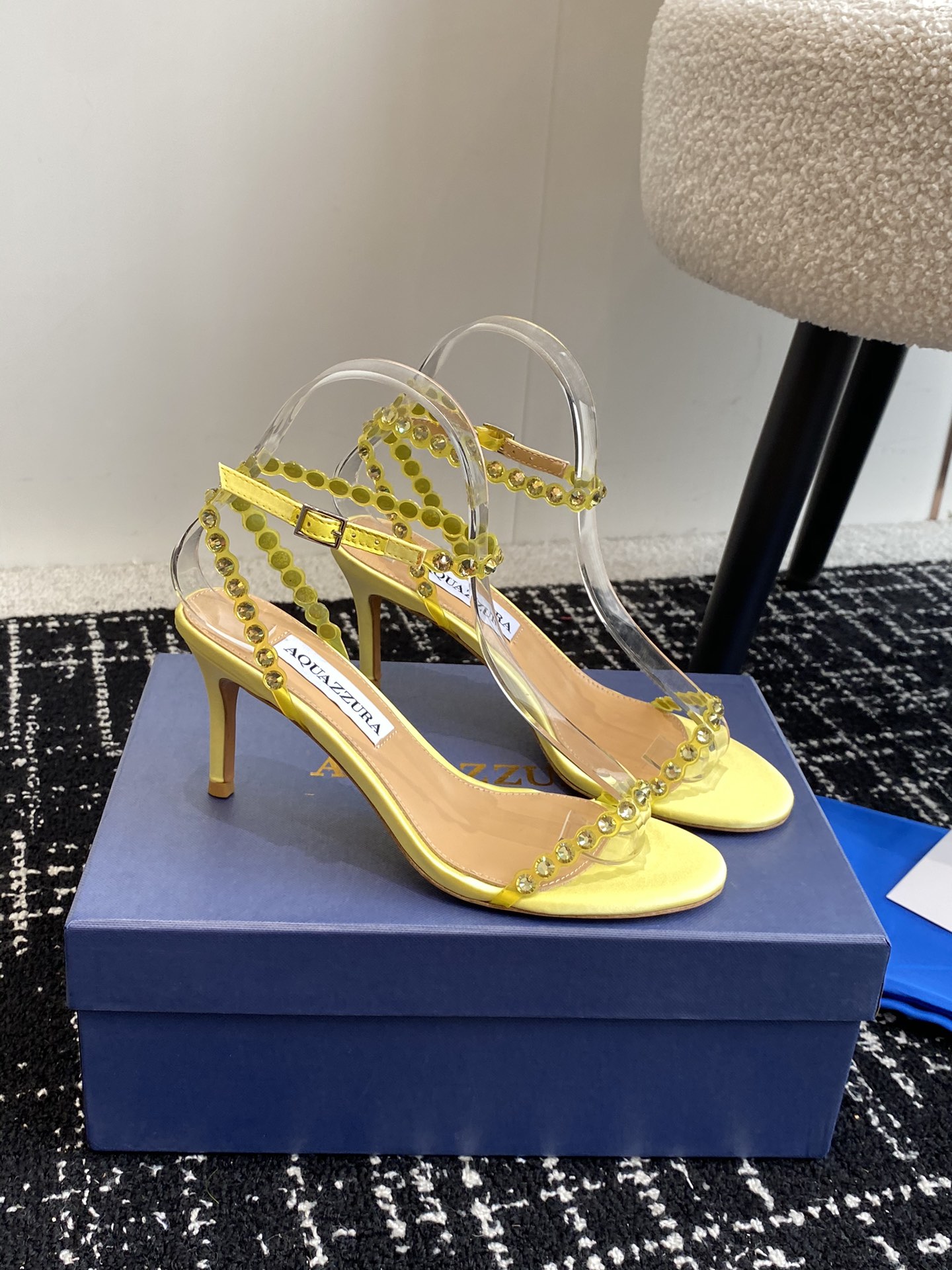 Aquazzura24ss惊艳火爆款菠萝王室贵族的钟爱雍容华贵气质高雅到手如图柜级品质进口真丝璀璨别致水