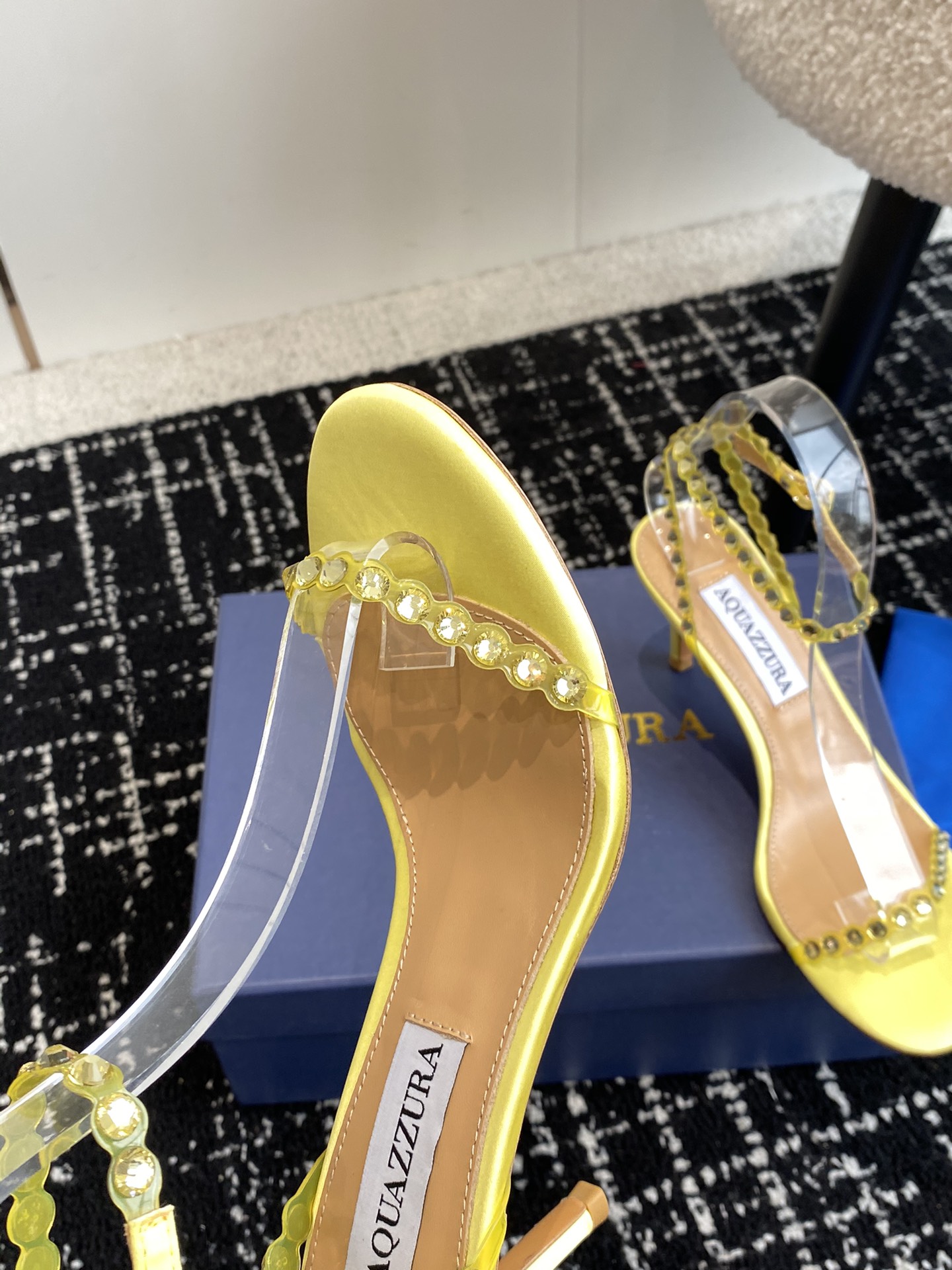 Aquazzura24ss惊艳火爆款菠萝王室贵族的钟爱雍容华贵气质高雅到手如图柜级品质进口真丝璀璨别致水