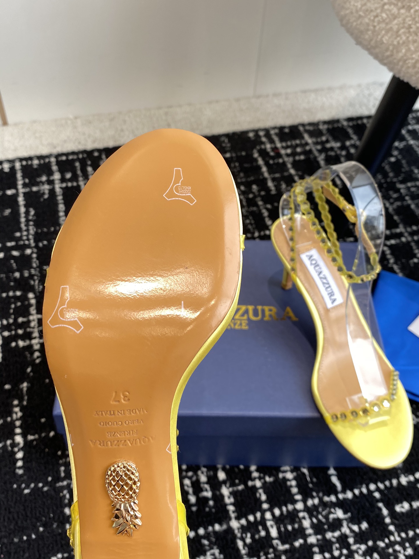 Aquazzura24ss惊艳火爆款菠萝王室贵族的钟爱雍容华贵气质高雅到手如图柜级品质进口真丝璀璨别致水