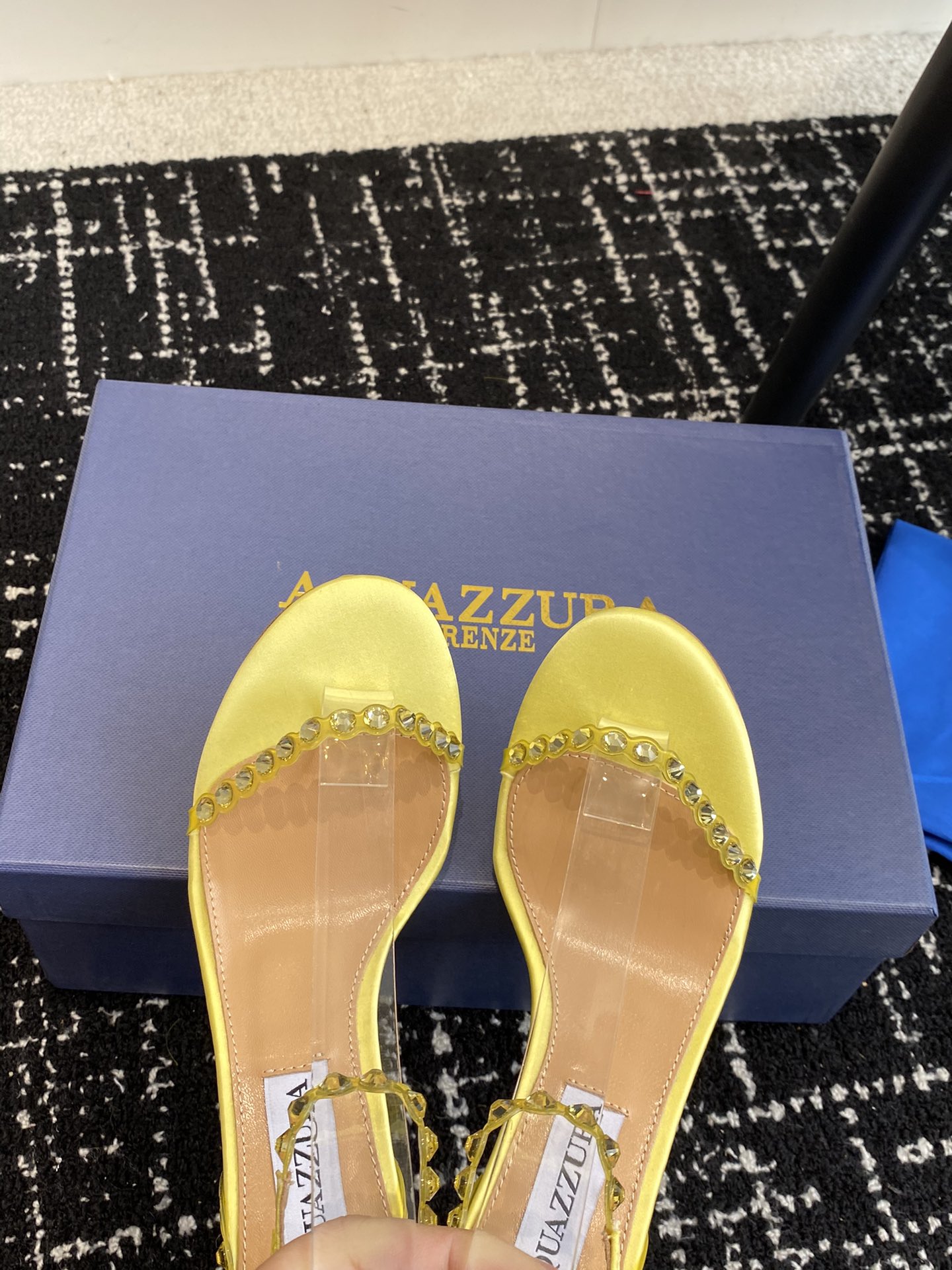 Aquazzura24ss惊艳火爆款菠萝王室贵族的钟爱雍容华贵气质高雅到手如图柜级品质进口真丝璀璨别致水