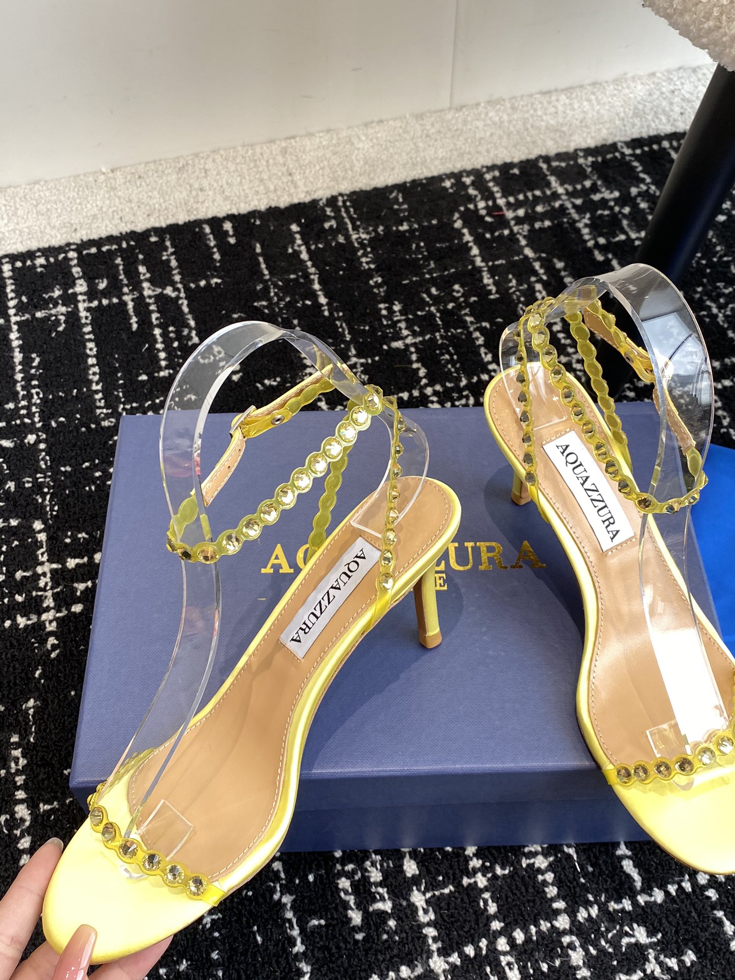 Aquazzura24ss惊艳火爆款菠萝王室贵族的钟爱雍容华贵气质高雅到手如图柜级品质进口真丝璀璨别致水