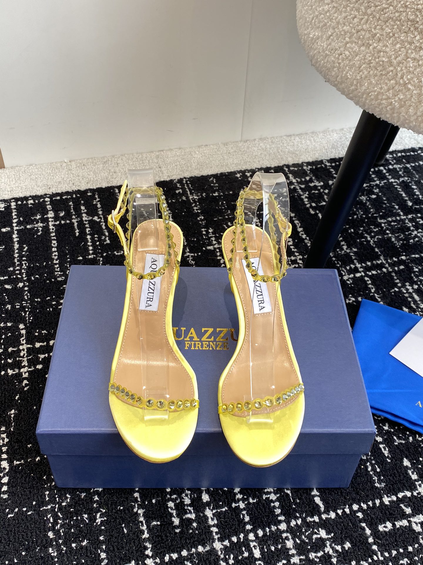 Aquazzura24ss惊艳火爆款菠萝王室贵族的钟爱雍容华贵气质高雅到手如图柜级品质进口真丝璀璨别致水