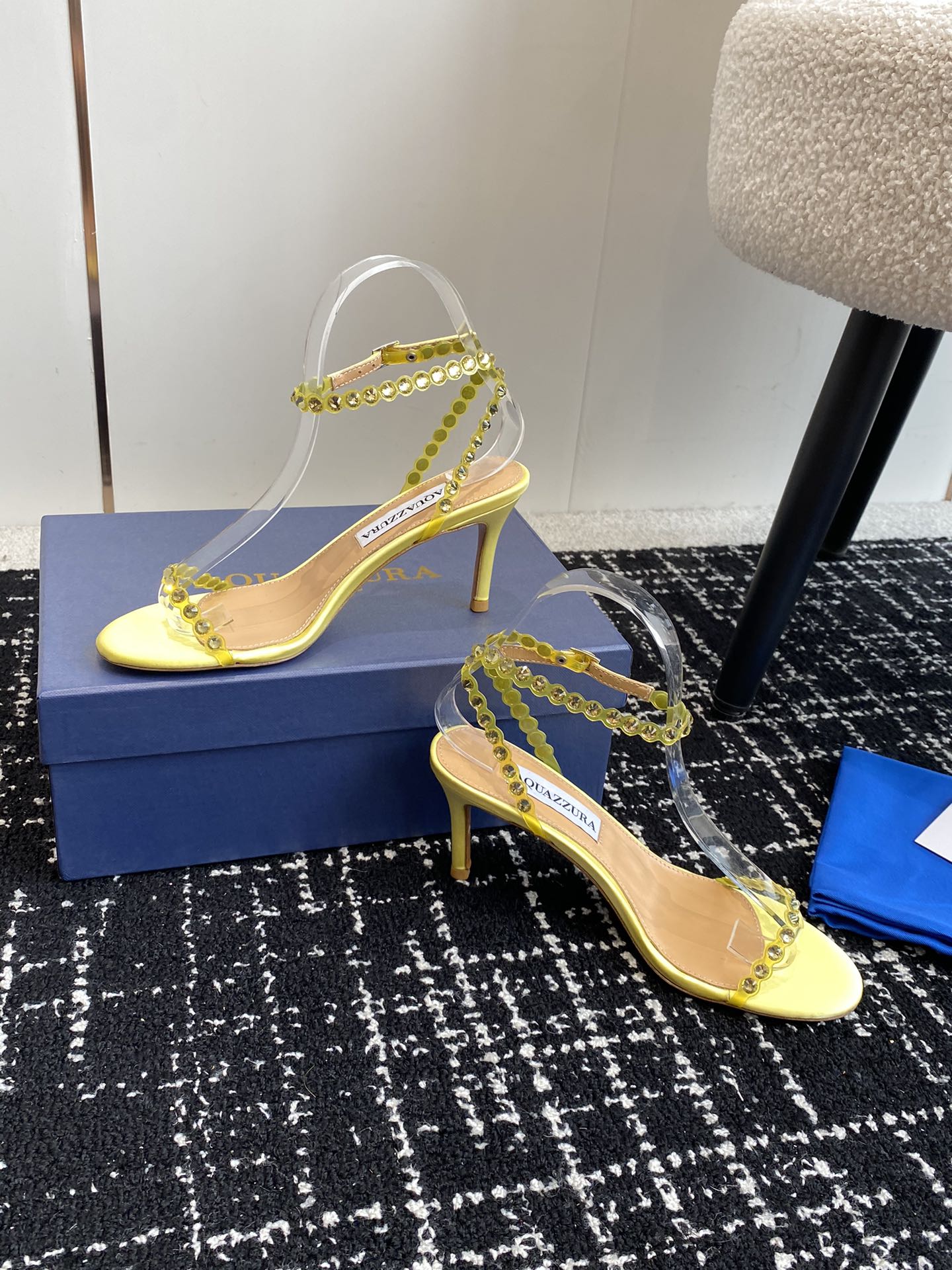 Aquazzura24ss惊艳火爆款菠萝王室贵族的钟爱雍容华贵气质高雅到手如图柜级品质进口真丝璀璨别致水