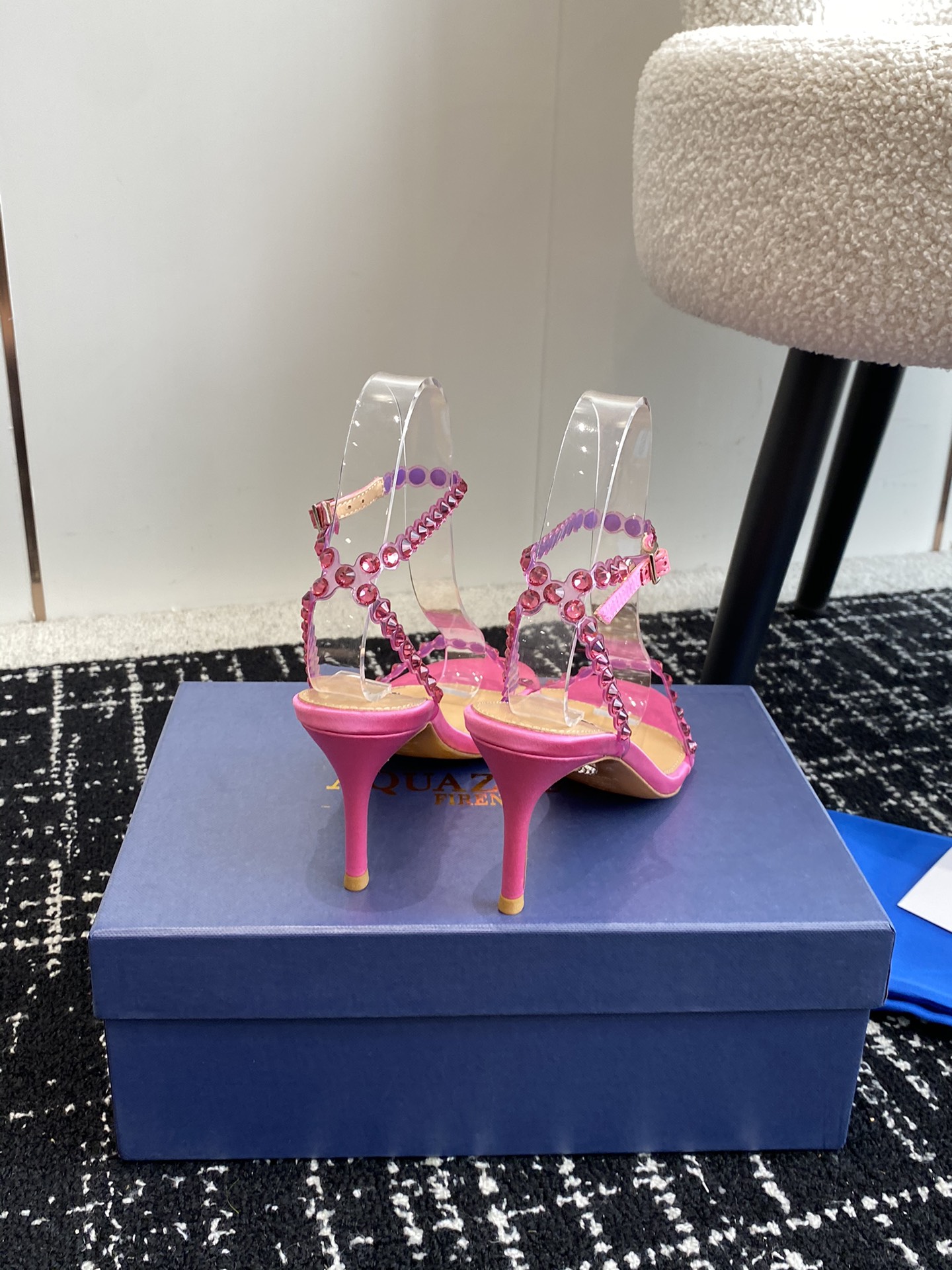 Aquazzura24ss惊艳火爆款菠萝王室贵族的钟爱雍容华贵气质高雅到手如图柜级品质进口真丝璀璨别致水