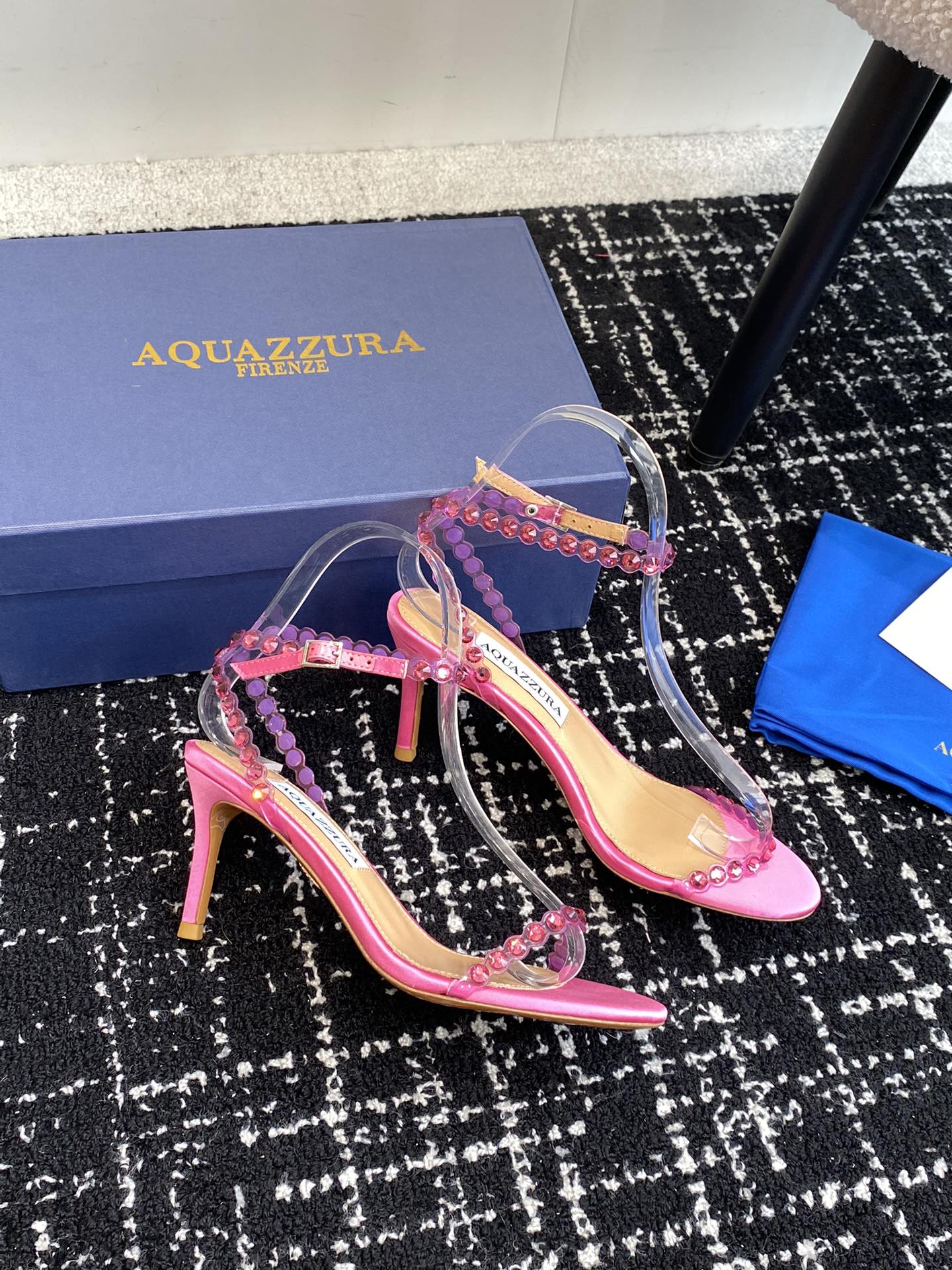 Aquazzura24ss惊艳火爆款菠萝王室贵族的钟爱雍容华贵气质高雅到手如图柜级品质进口真丝璀璨别致水