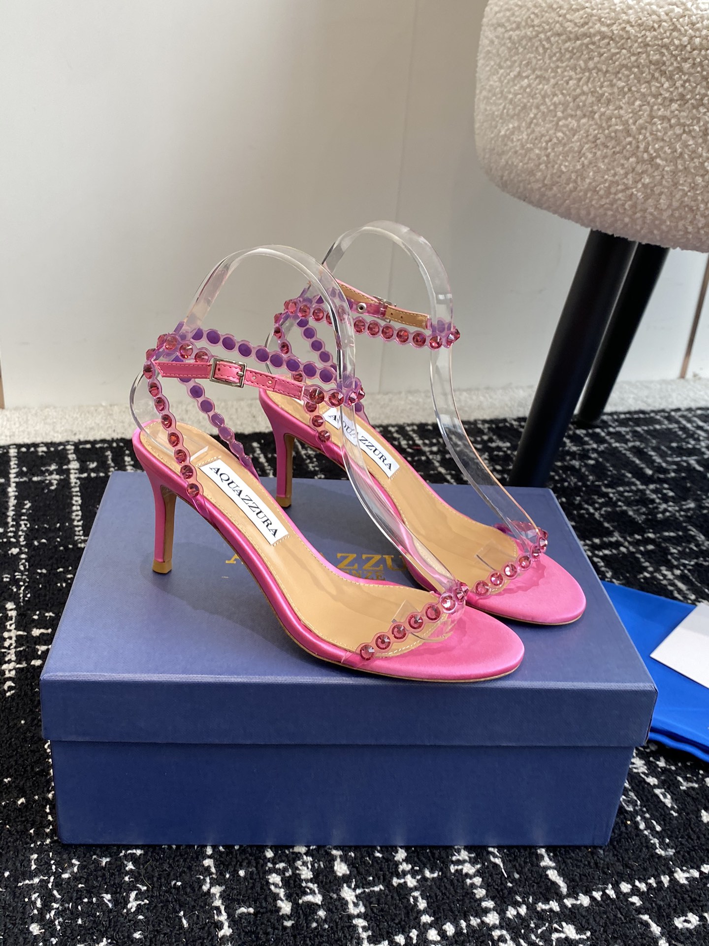 Aquazzura24ss惊艳火爆款菠萝王室贵族的钟爱雍容华贵气质高雅到手如图柜级品质进口真丝璀璨别致水