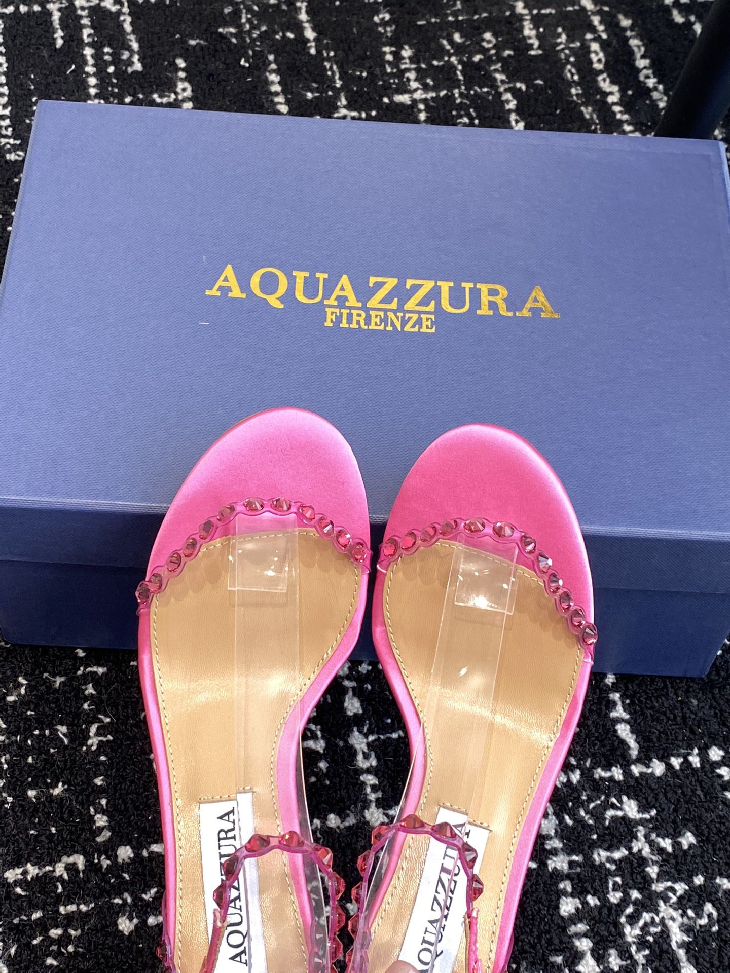 Aquazzura24ss惊艳火爆款菠萝王室贵族的钟爱雍容华贵气质高雅到手如图柜级品质进口真丝璀璨别致水